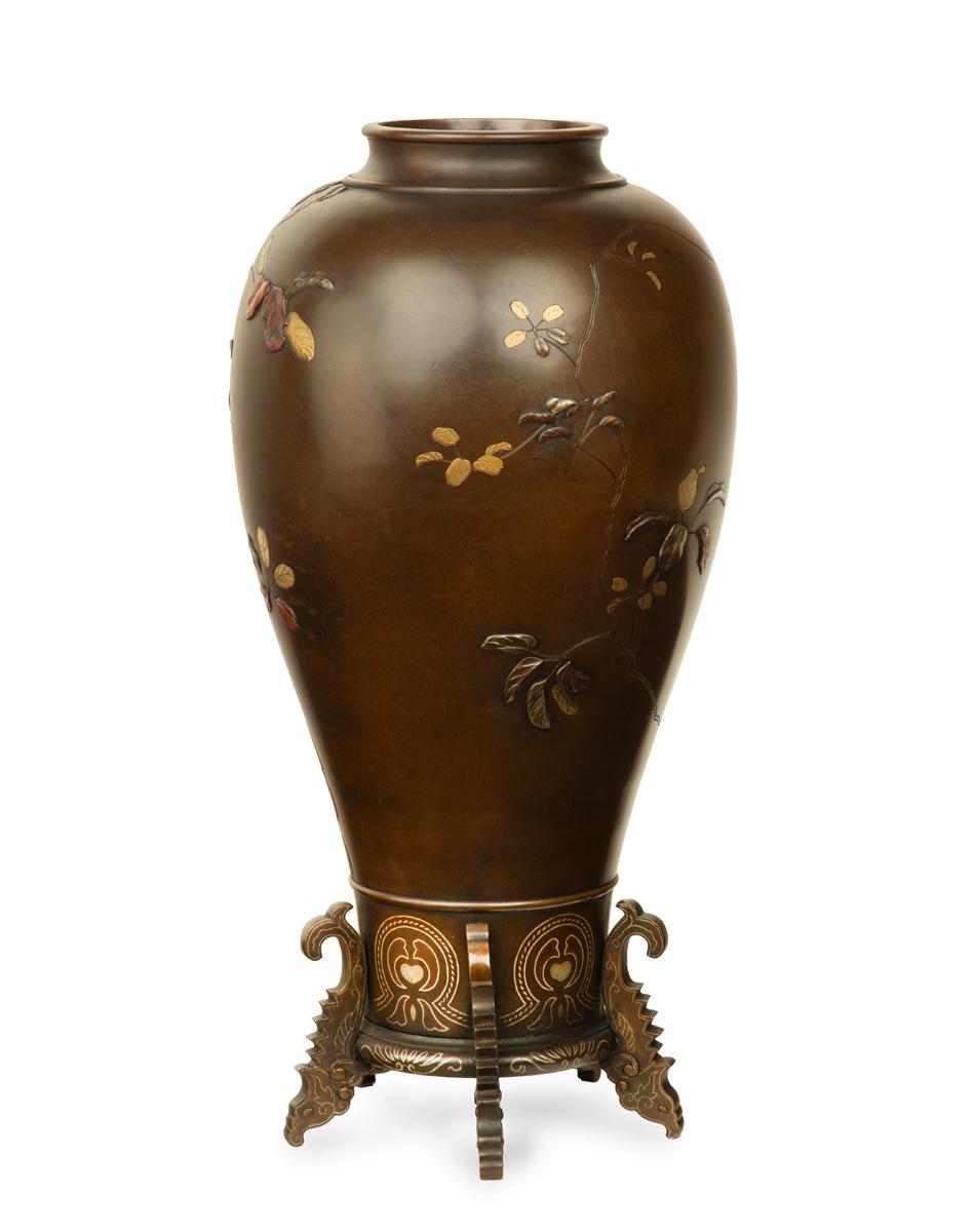 Large Japanese Bronze and Mixed Metal Vase After Suzuki Chokichi In Good Condition For Sale In Christchurch, GB