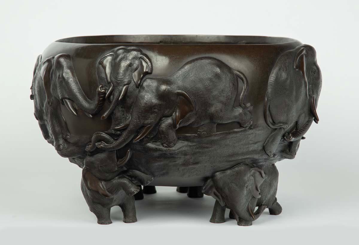 As part of our Japanese works of art collection we are delighted to offer this large scale Meiji Period (1868-1912), cast bronze Jardiniere by the highly regarded foundry of Genryusai Seiya, a specialist in bronze objects primarily okimono of all