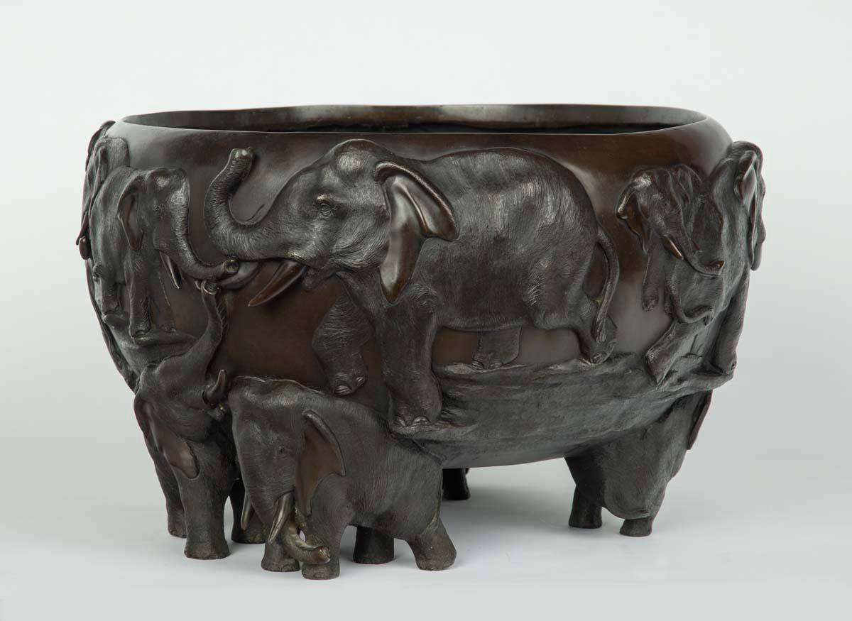 Large Japanese Bronze Elephant Jardiniere - Genryusai Seiya In Good Condition For Sale In Christchurch, GB