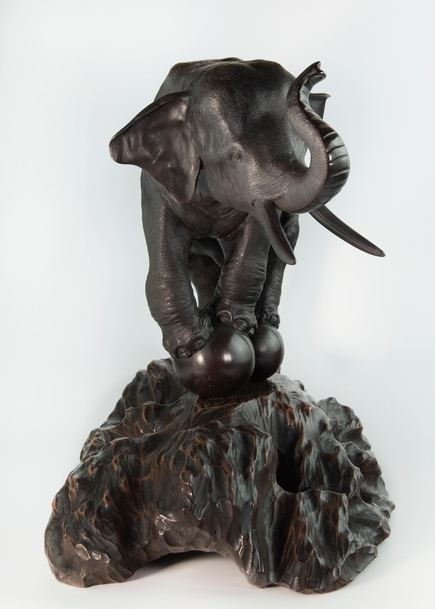 Japonais Grand Okimono japonais en bronze représentant un éléphant - Genryusai Seiya   en vente