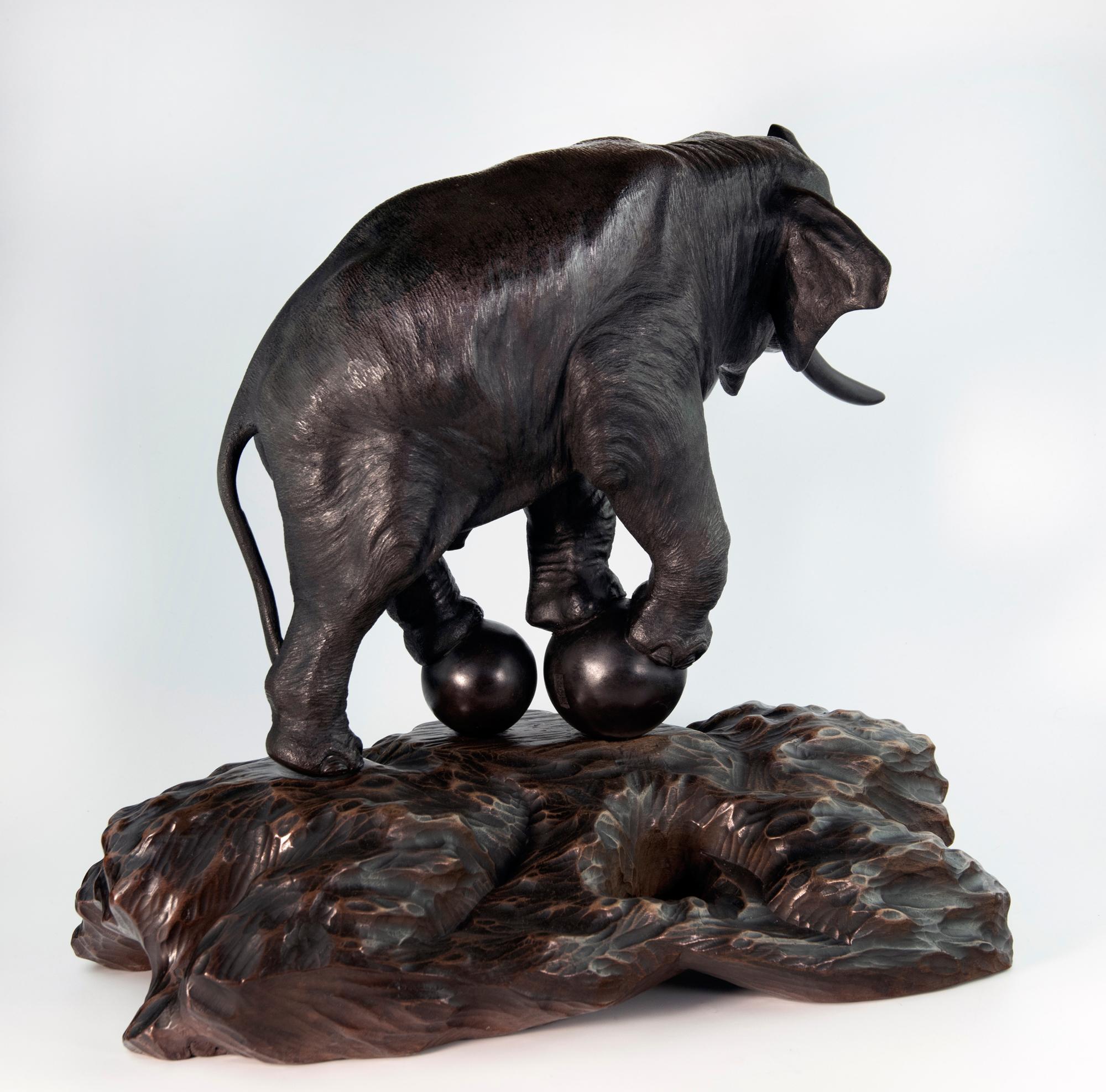 Bronze Grand Okimono japonais en bronze représentant un éléphant - Genryusai Seiya   en vente