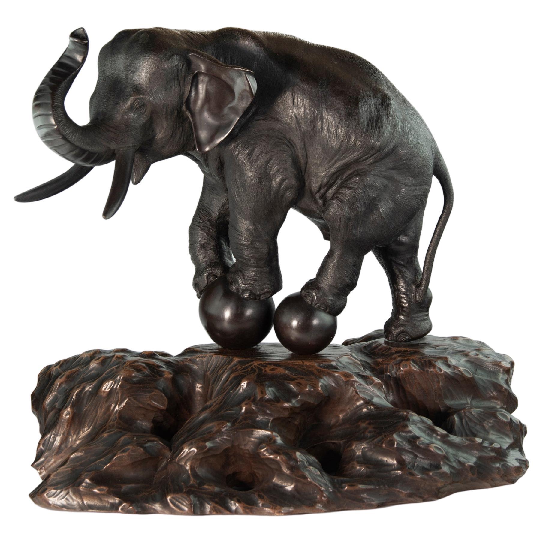 Grand Okimono japonais en bronze représentant un éléphant - Genryusai Seiya   en vente