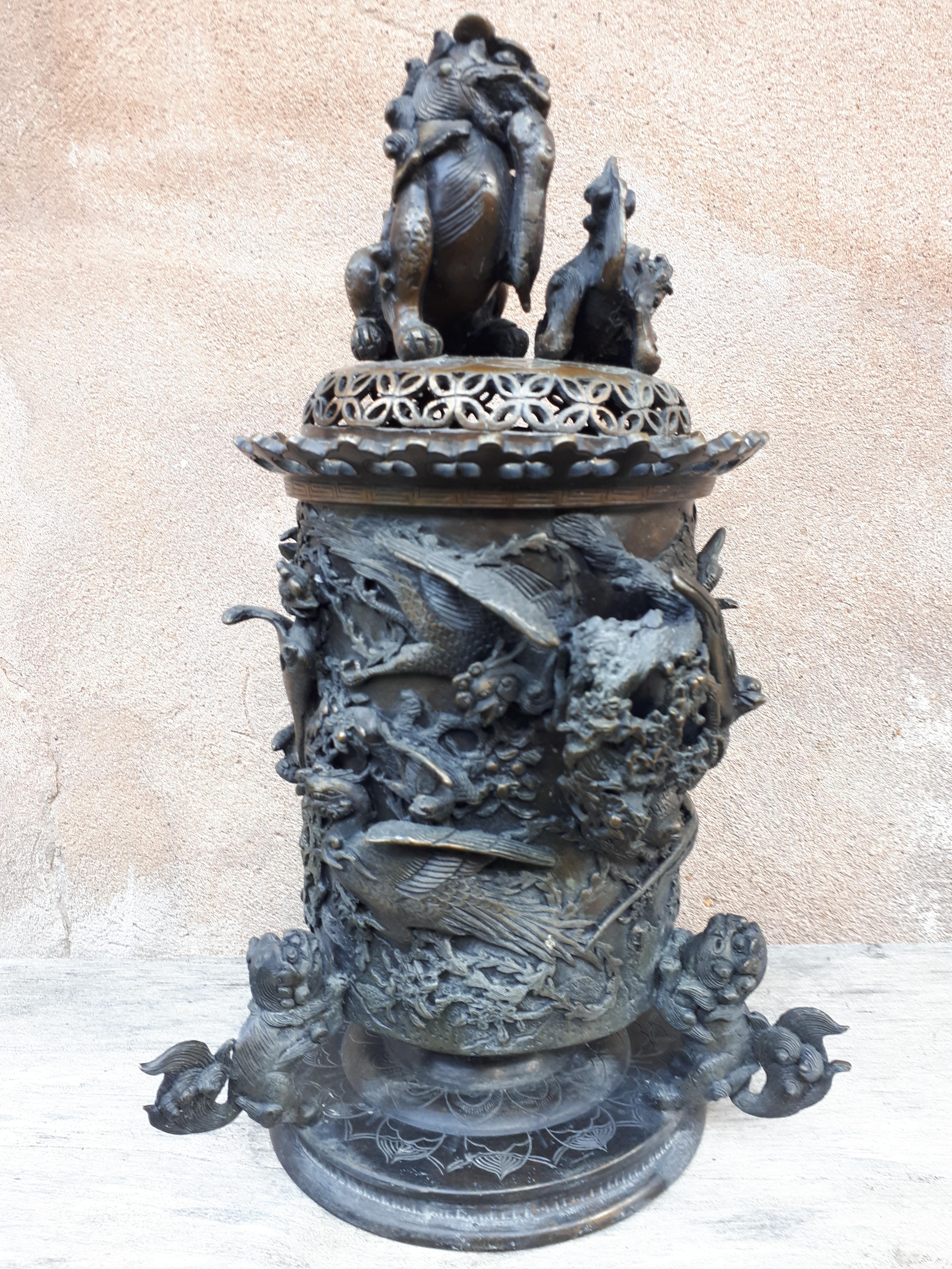 Large Japanese Bronze Incense Burner, Japan Meiji Period For Sale 2