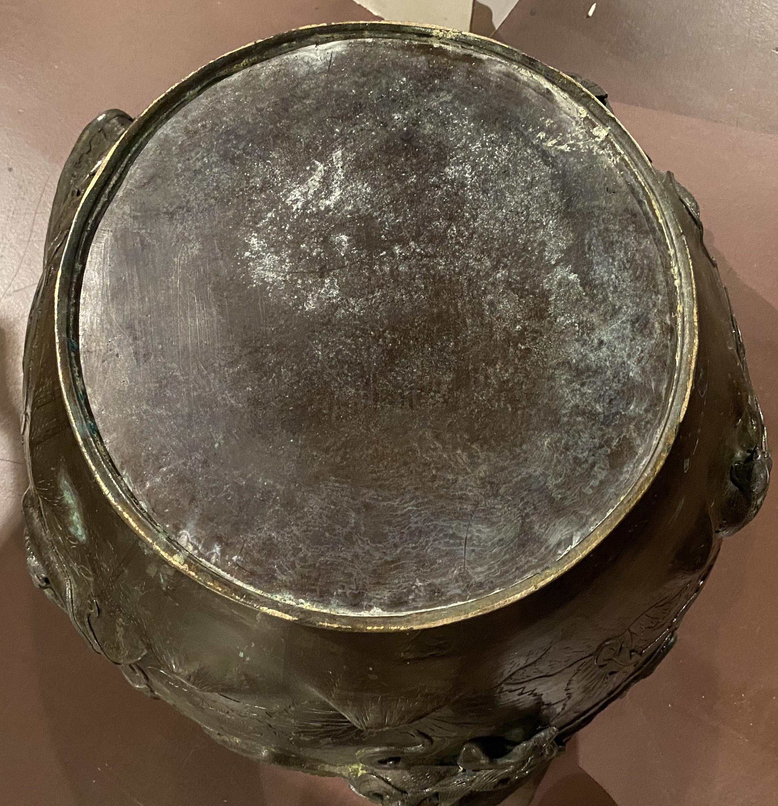 Large Japanese Bronze Jardiniere with Bird Decoration For Sale 6