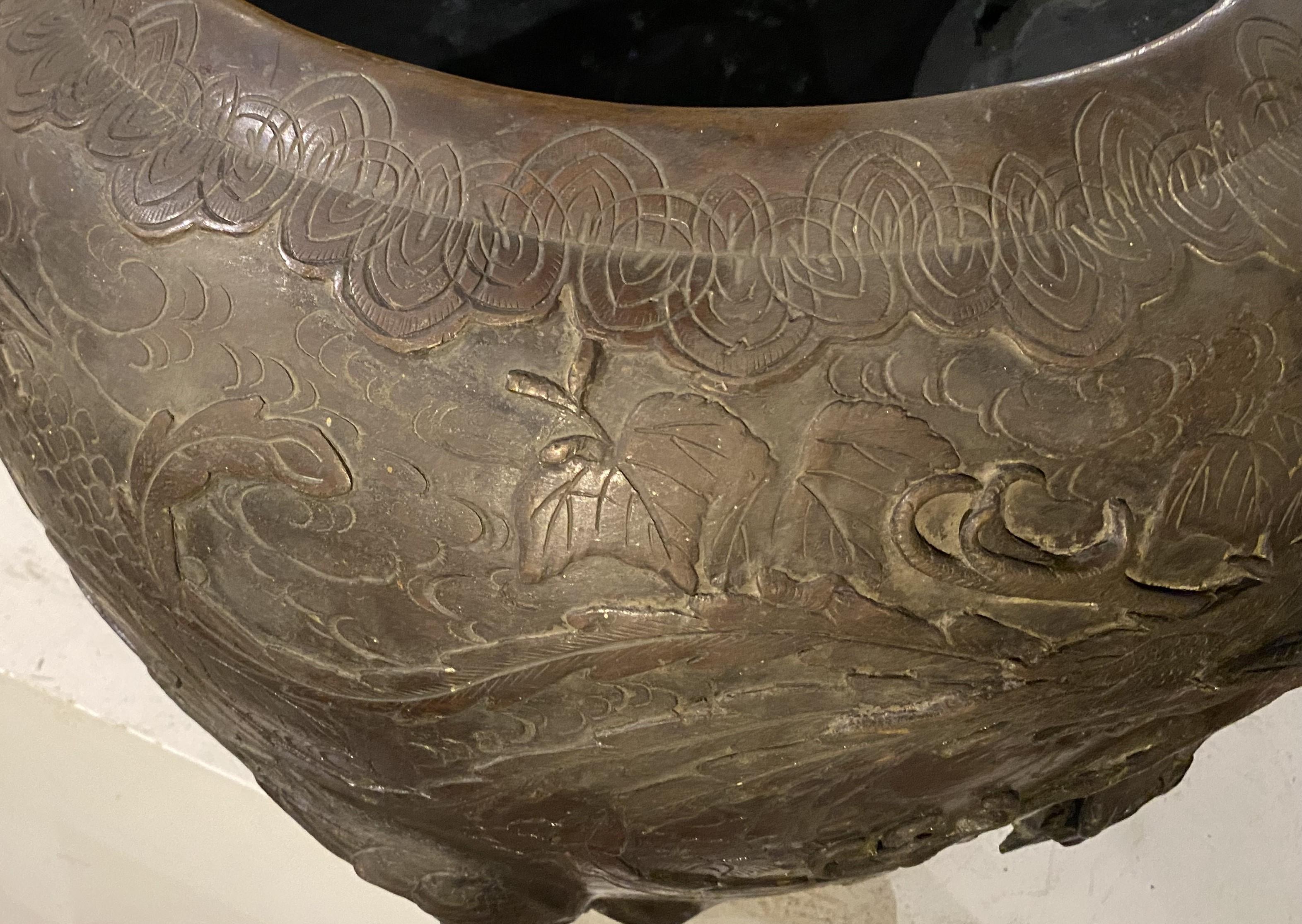 20th Century Large Japanese Bronze Jardiniere with Bird Decoration For Sale