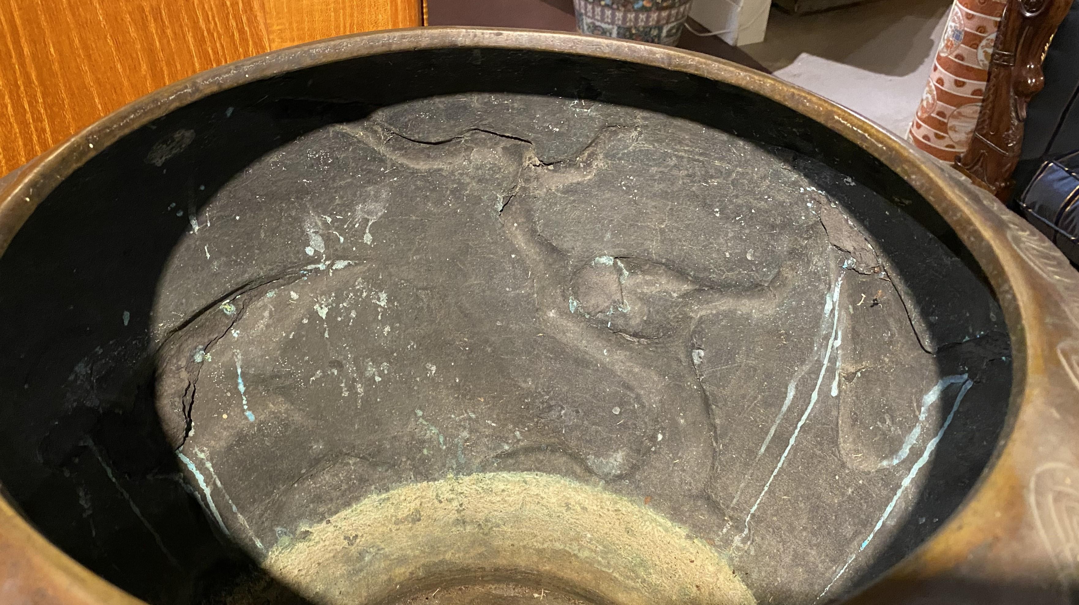 Large Japanese Bronze Jardiniere with Bird Decoration For Sale 3