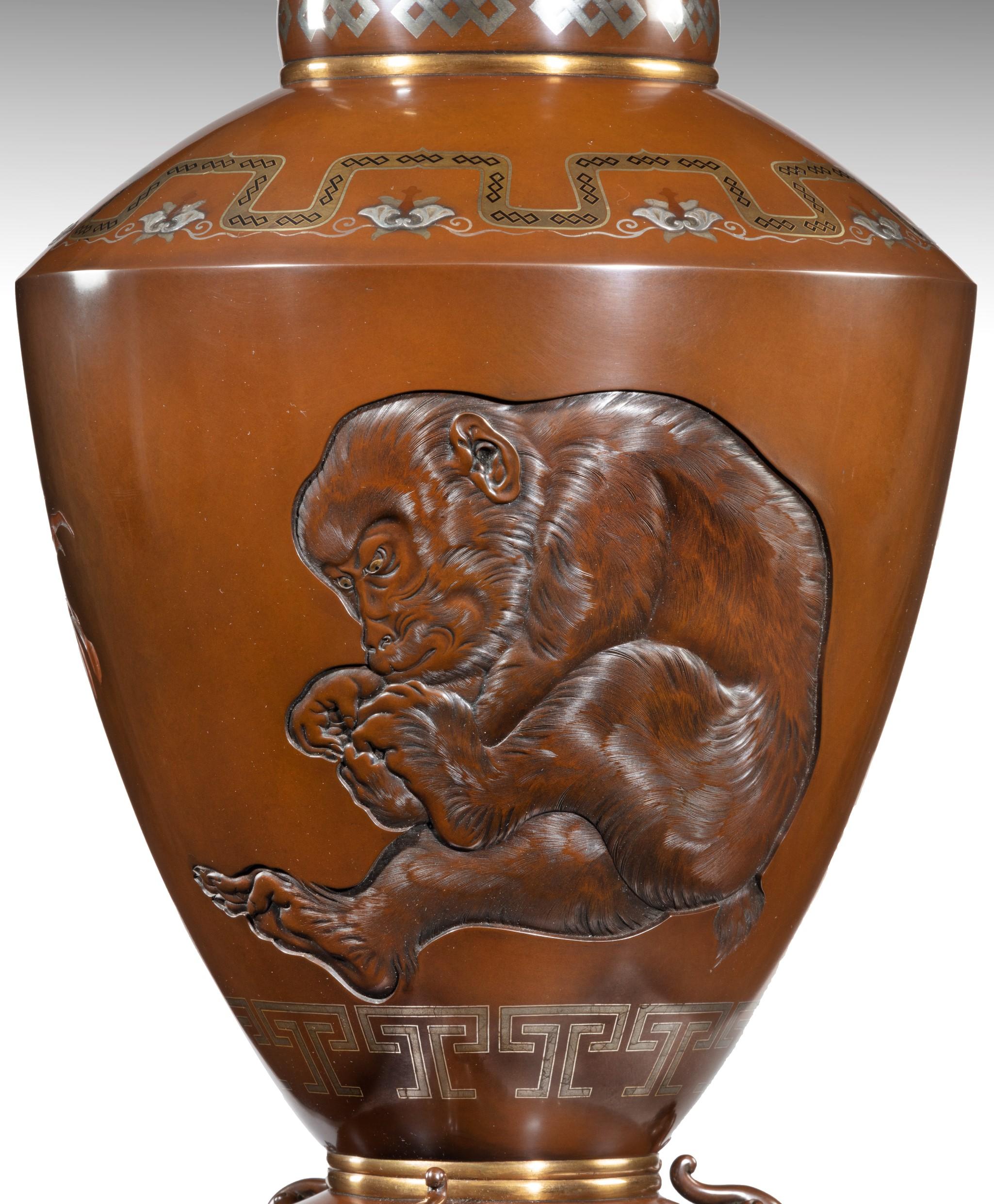 Large Japanese Bronze Monkey Vase – Hokugaku I For Sale 5
