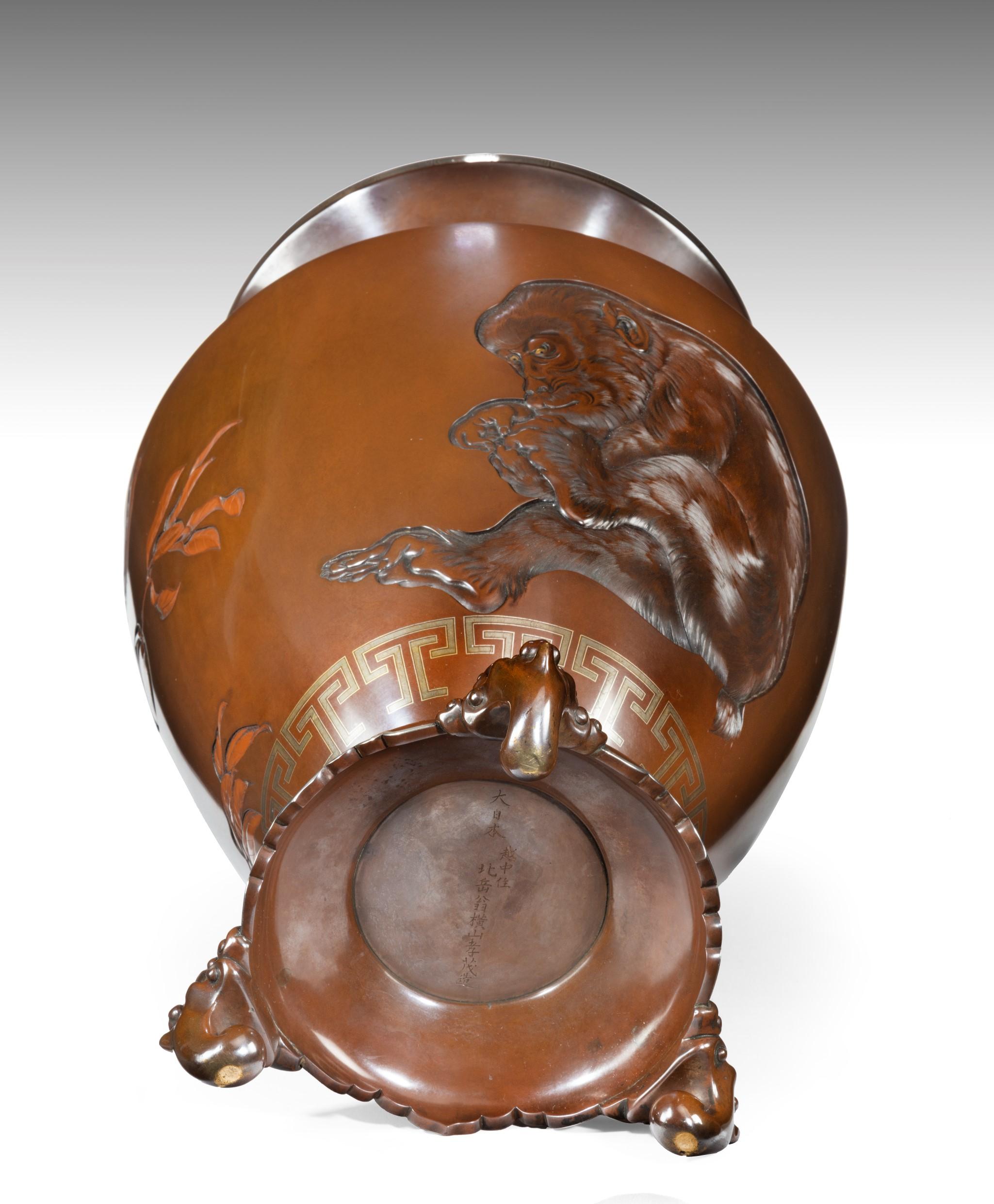 Large Japanese Bronze Monkey Vase – Hokugaku I For Sale 6