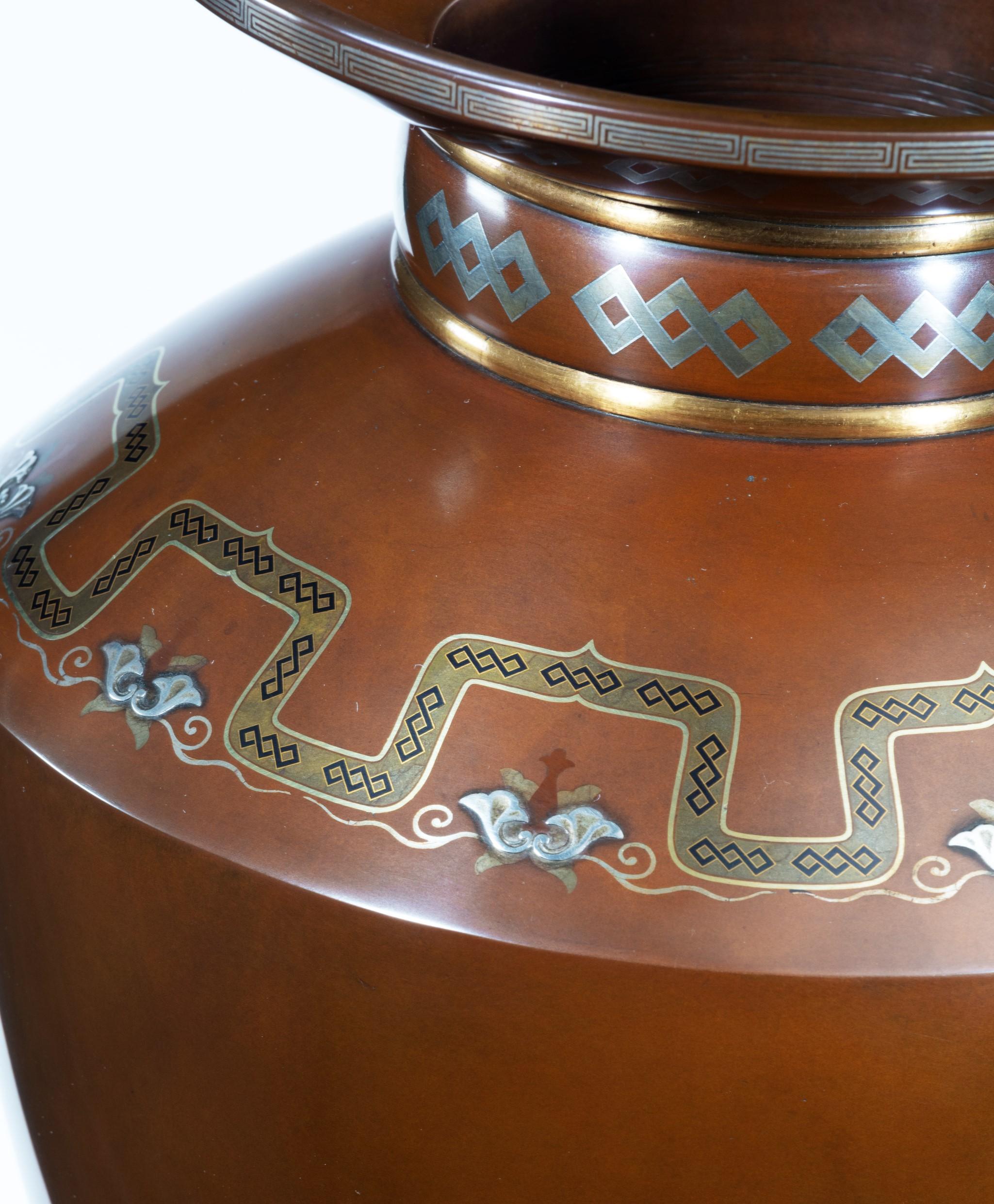 Large Japanese Bronze Monkey Vase – Hokugaku I For Sale 2