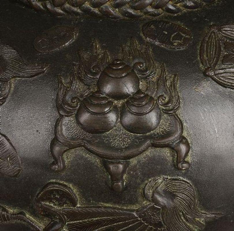 Large Japanese Bronze Vase Jardinière, Meiji Period For Sale 5