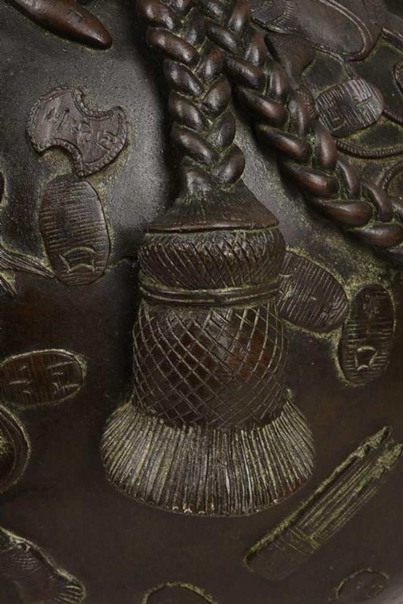 Große japanische Bronzevase Jardinire, Meiji-Periode (Patiniert) im Angebot