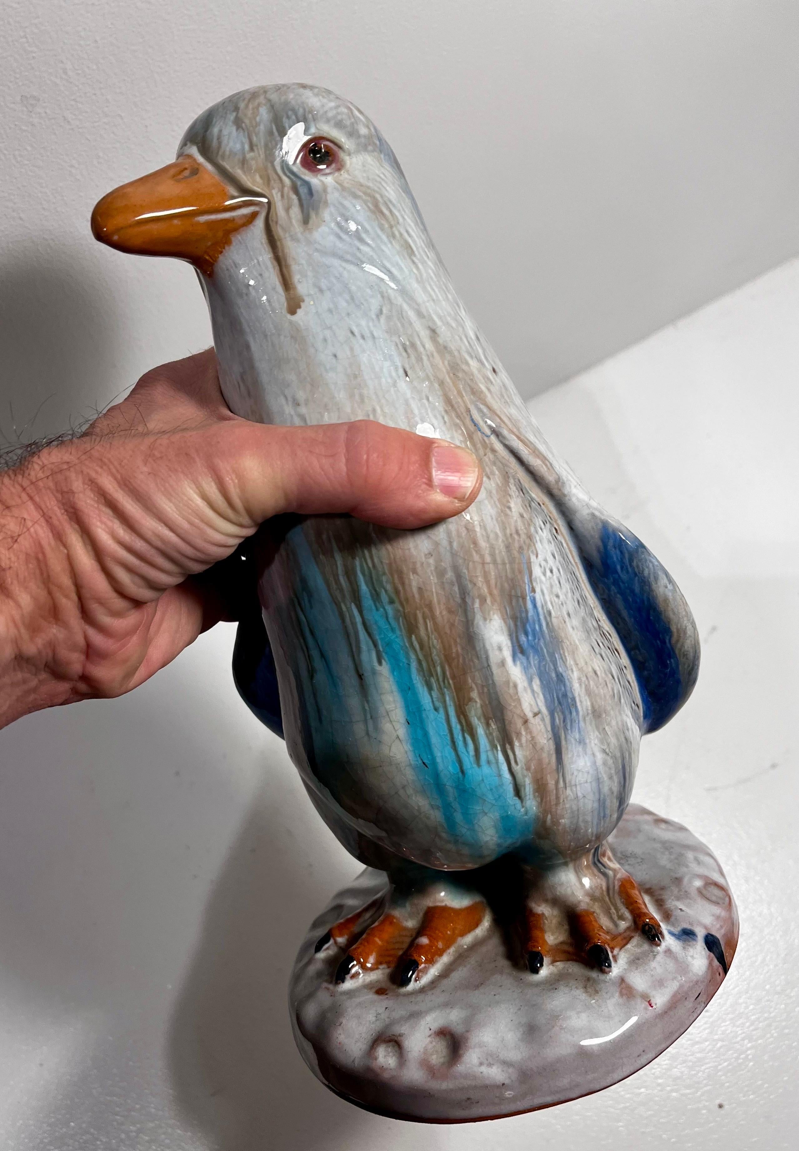 Grande sculpture figurative de Pingouin en céramique japonaise en vente 4