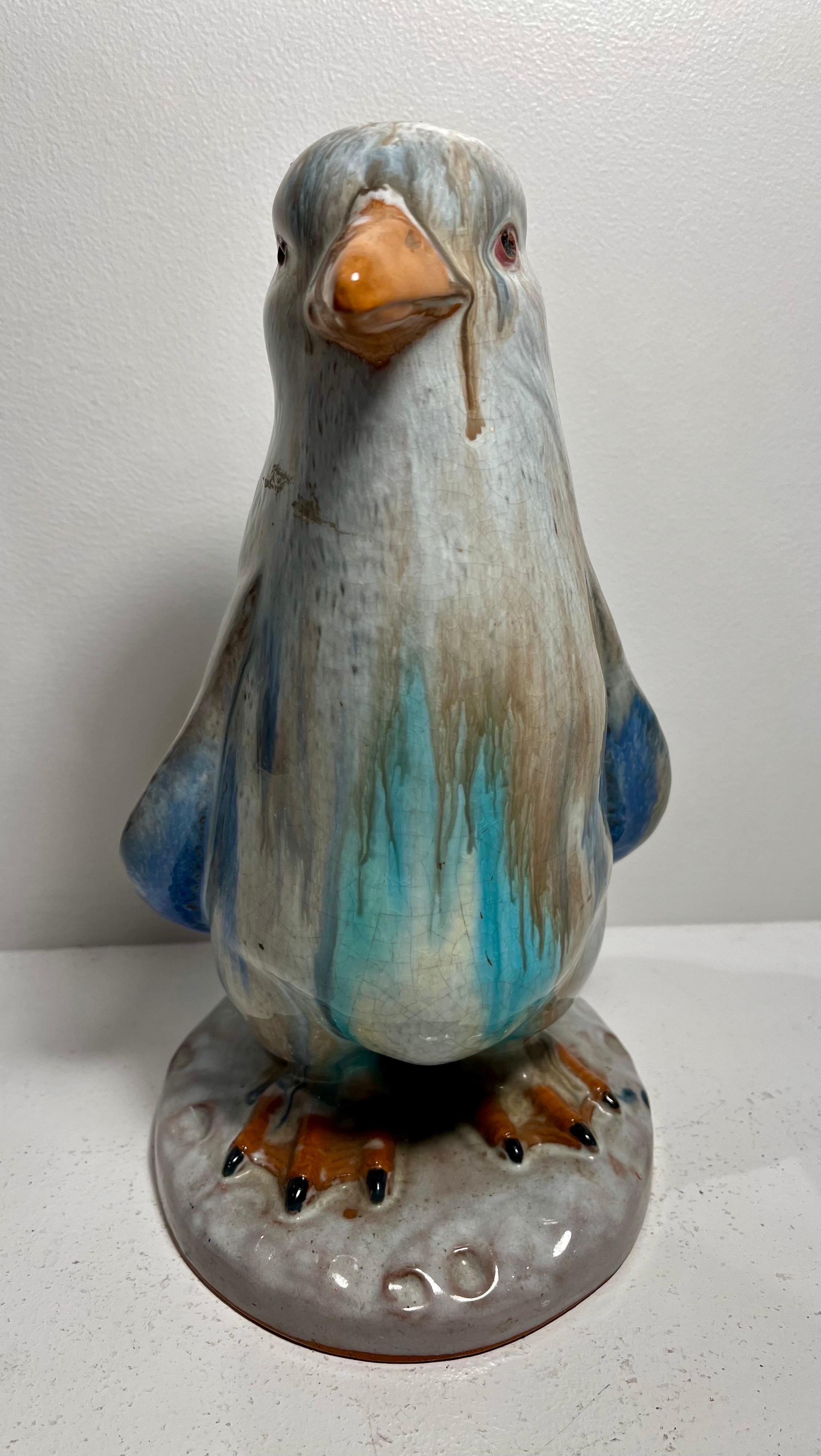 Grande sculpture figurative de pingouin en céramique
Japon, années 1970

estampillé 