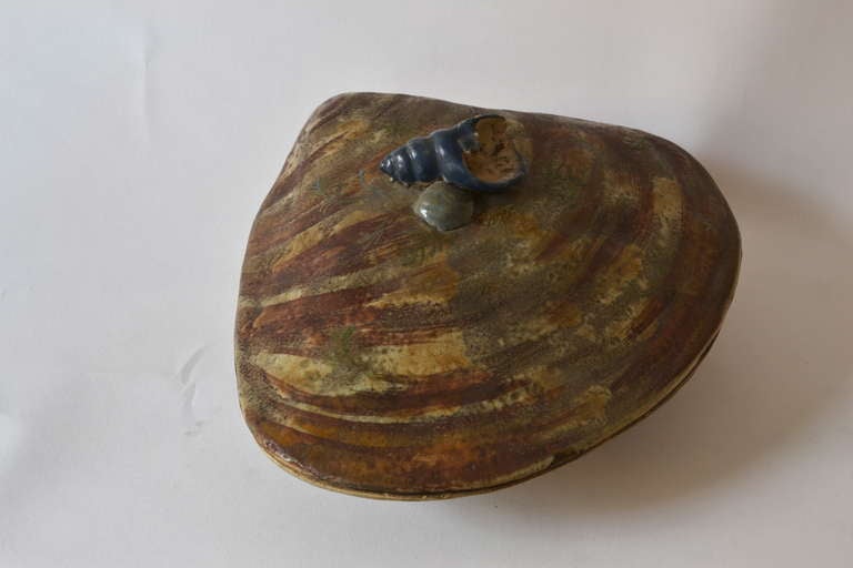 Large Japanese Ceramics Shell Shaped Box For Sale 10