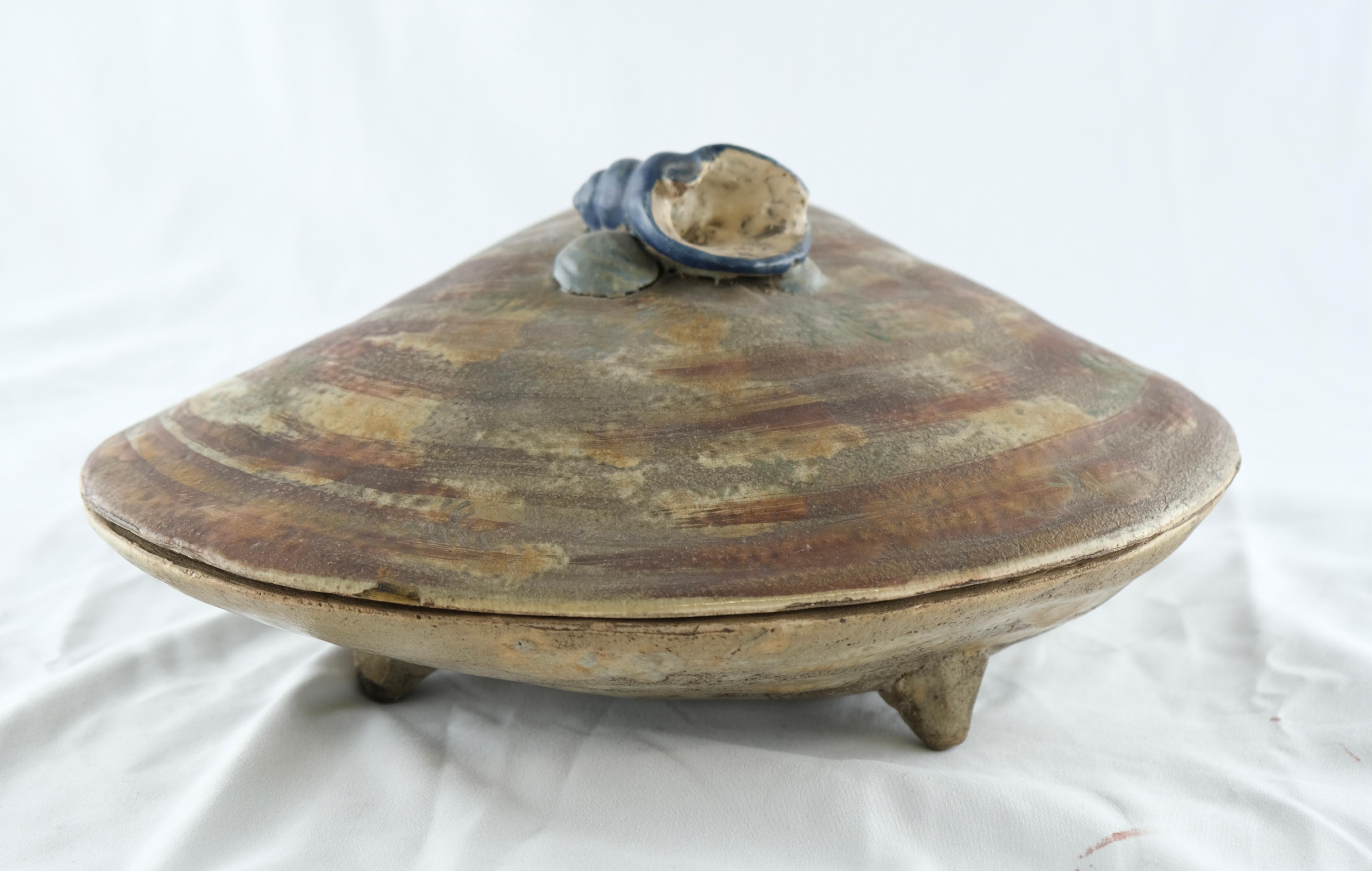 Glazed Large Japanese Ceramics Shell Shaped Box For Sale