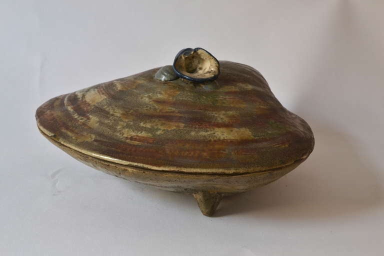 Large Japanese Ceramics Shell Shaped Box For Sale 7