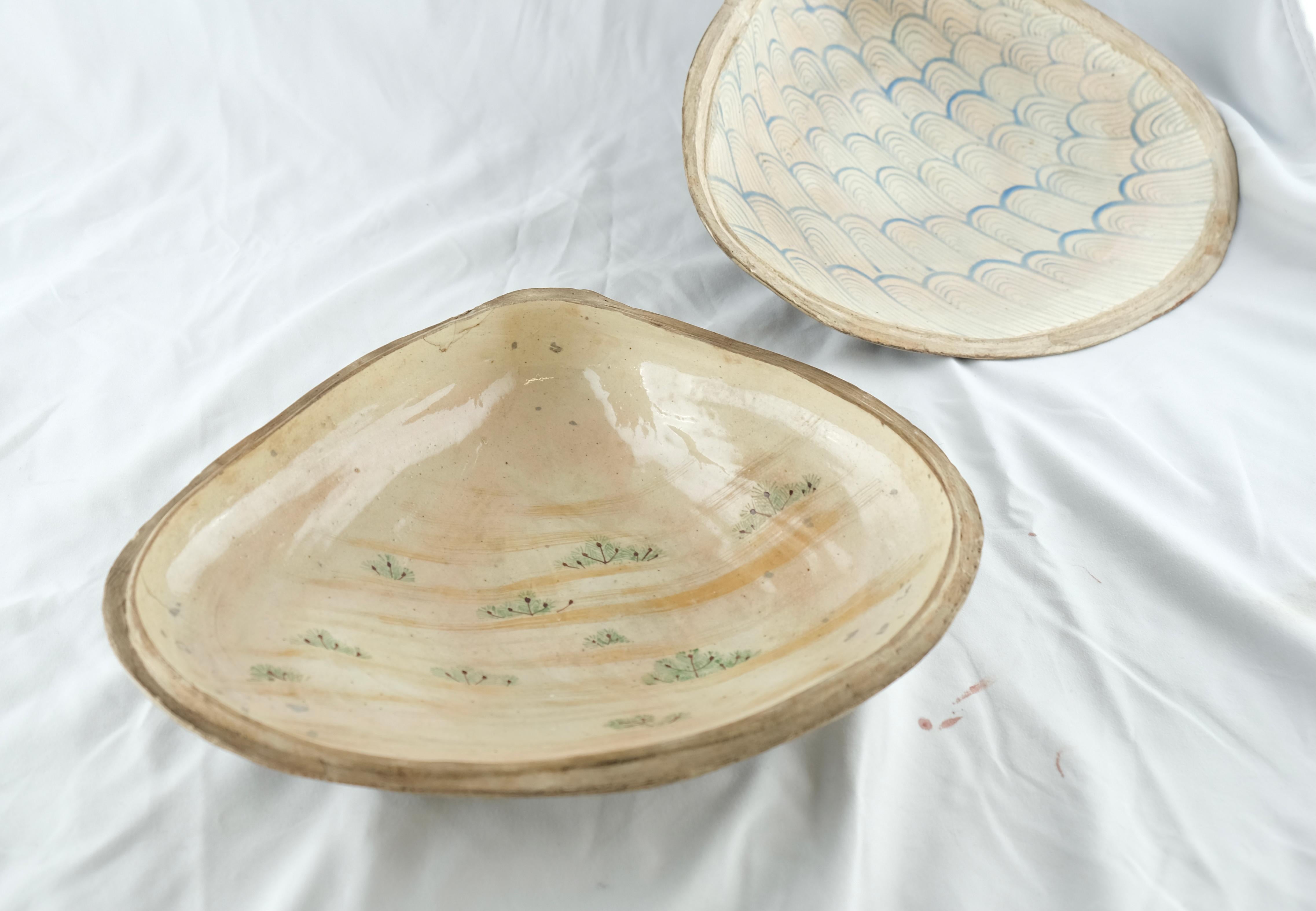 Large Japanese Ceramics Shell Shaped Box For Sale 2