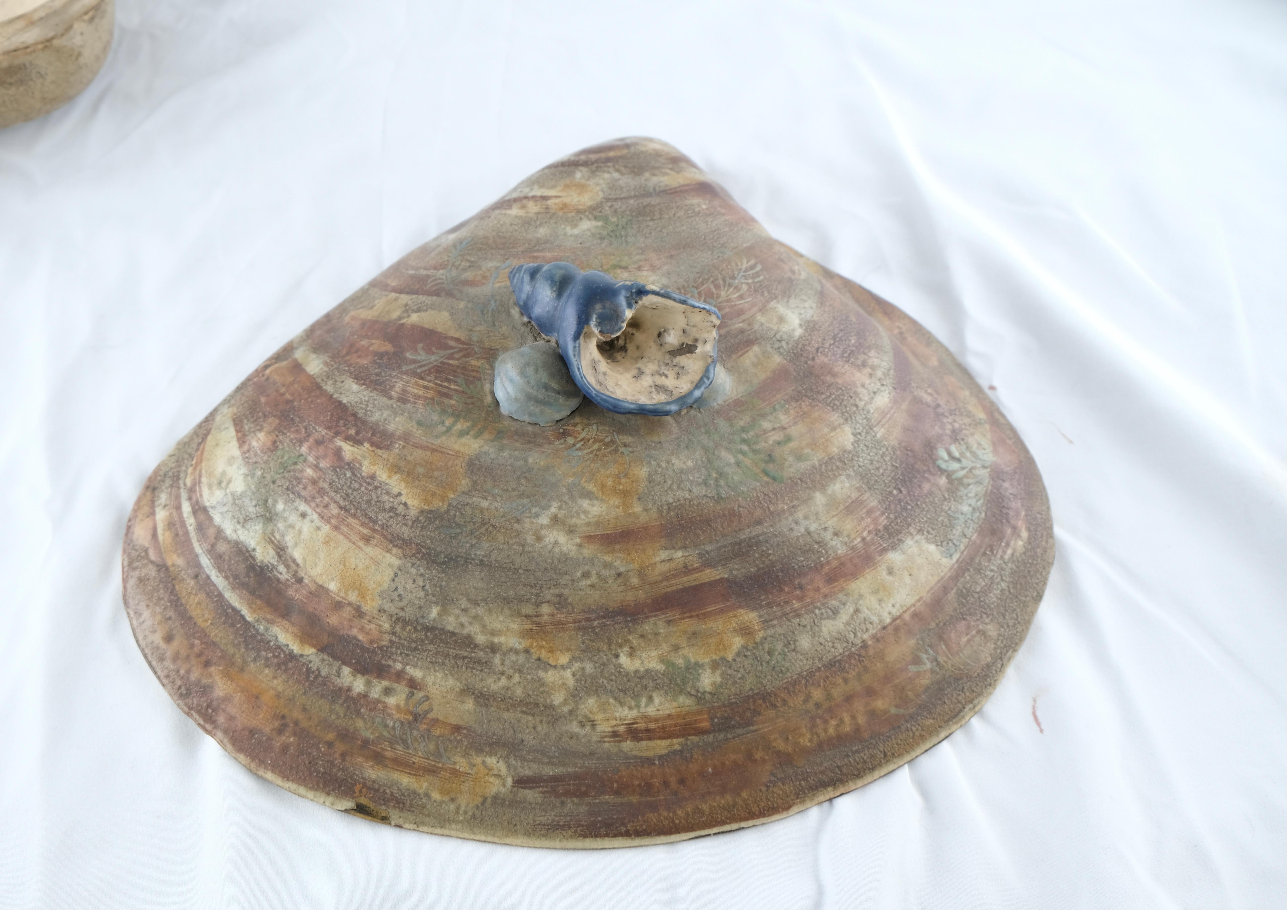 Large Japanese Ceramics Shell Shaped Box For Sale 3