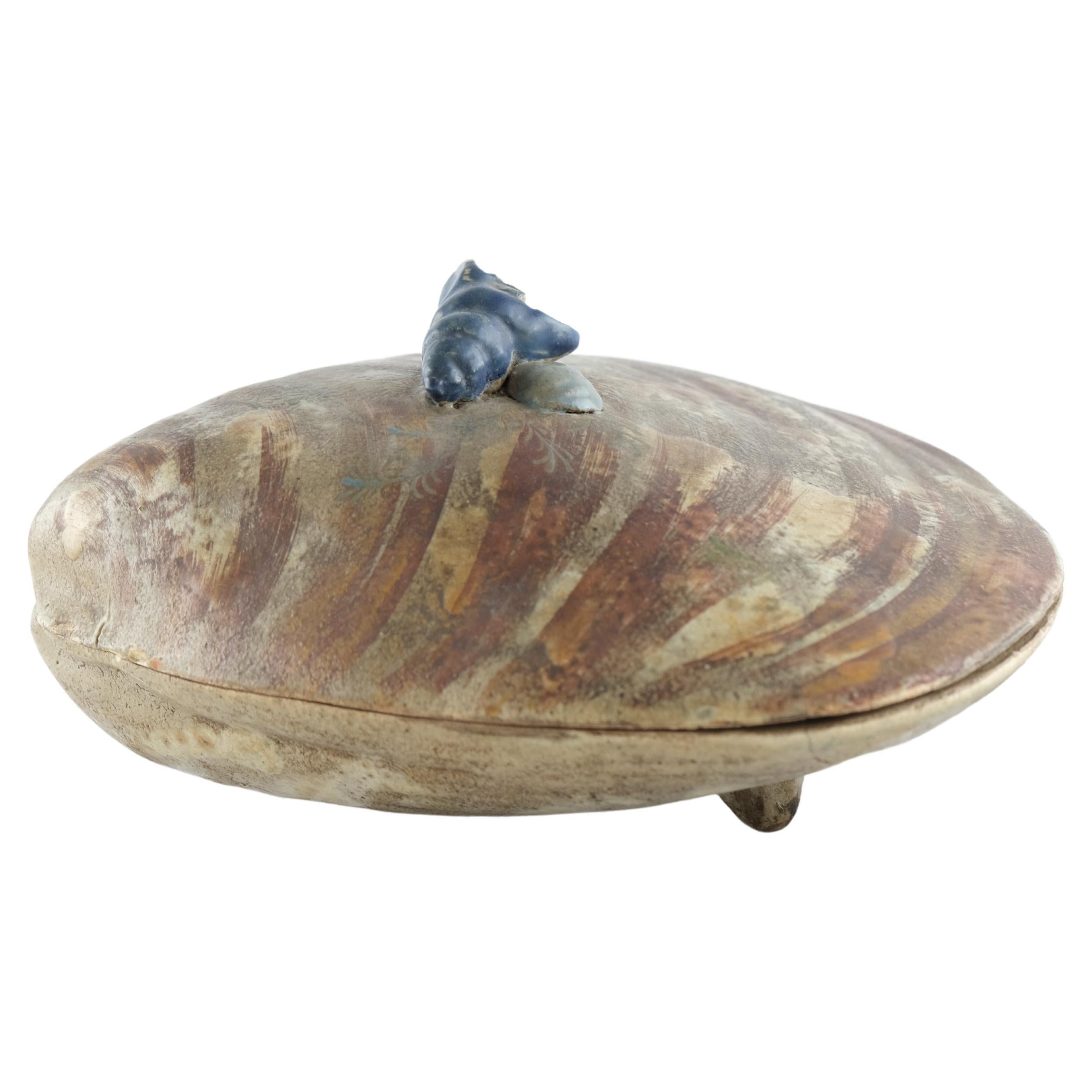 Große japanische Keramikschalenschachtel in Muschelform im Angebot