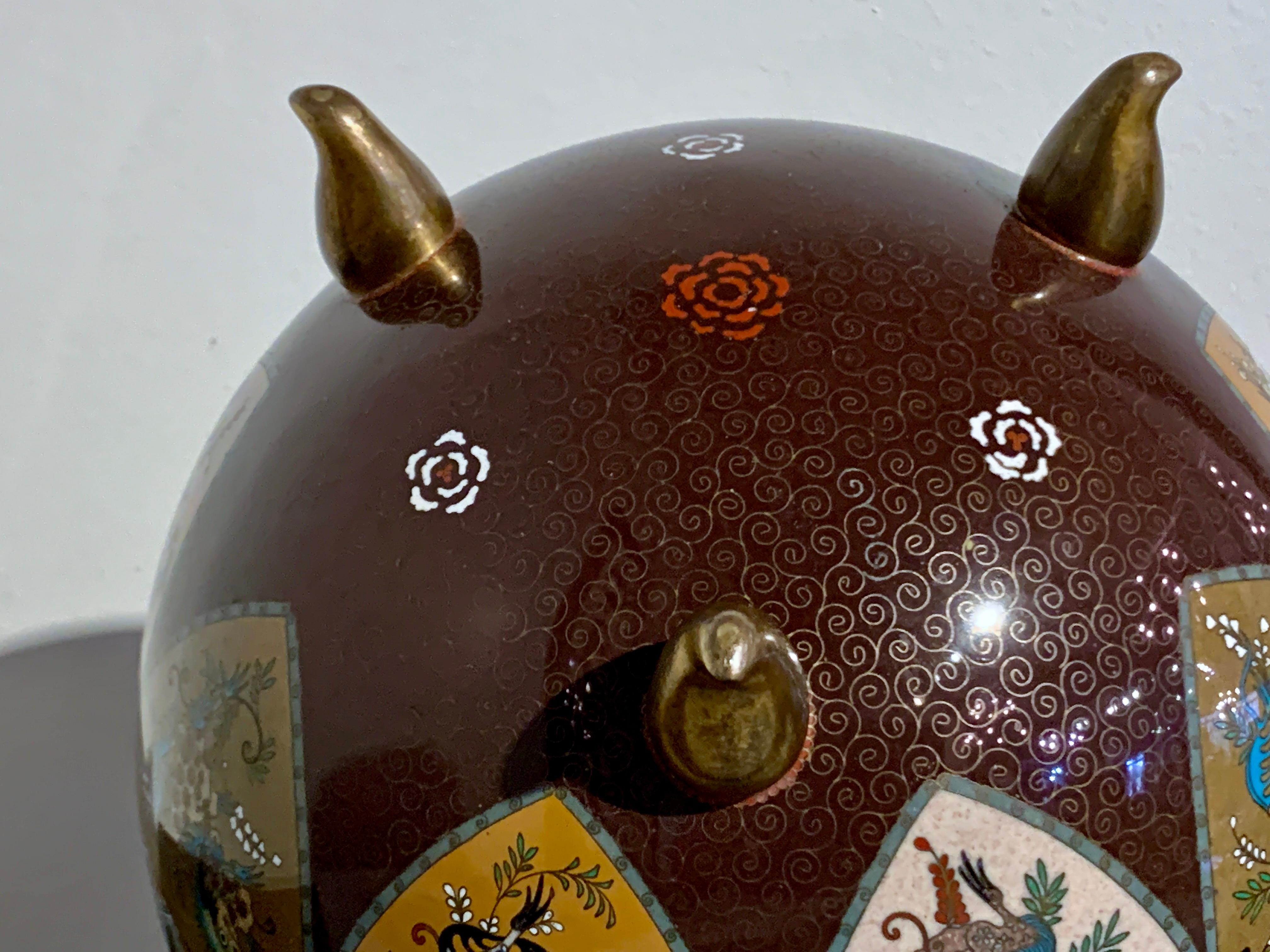 Large Japanese Chakinseki Cloisonne Covered Jar, Meiji Period, circa 1900, Japan 12
