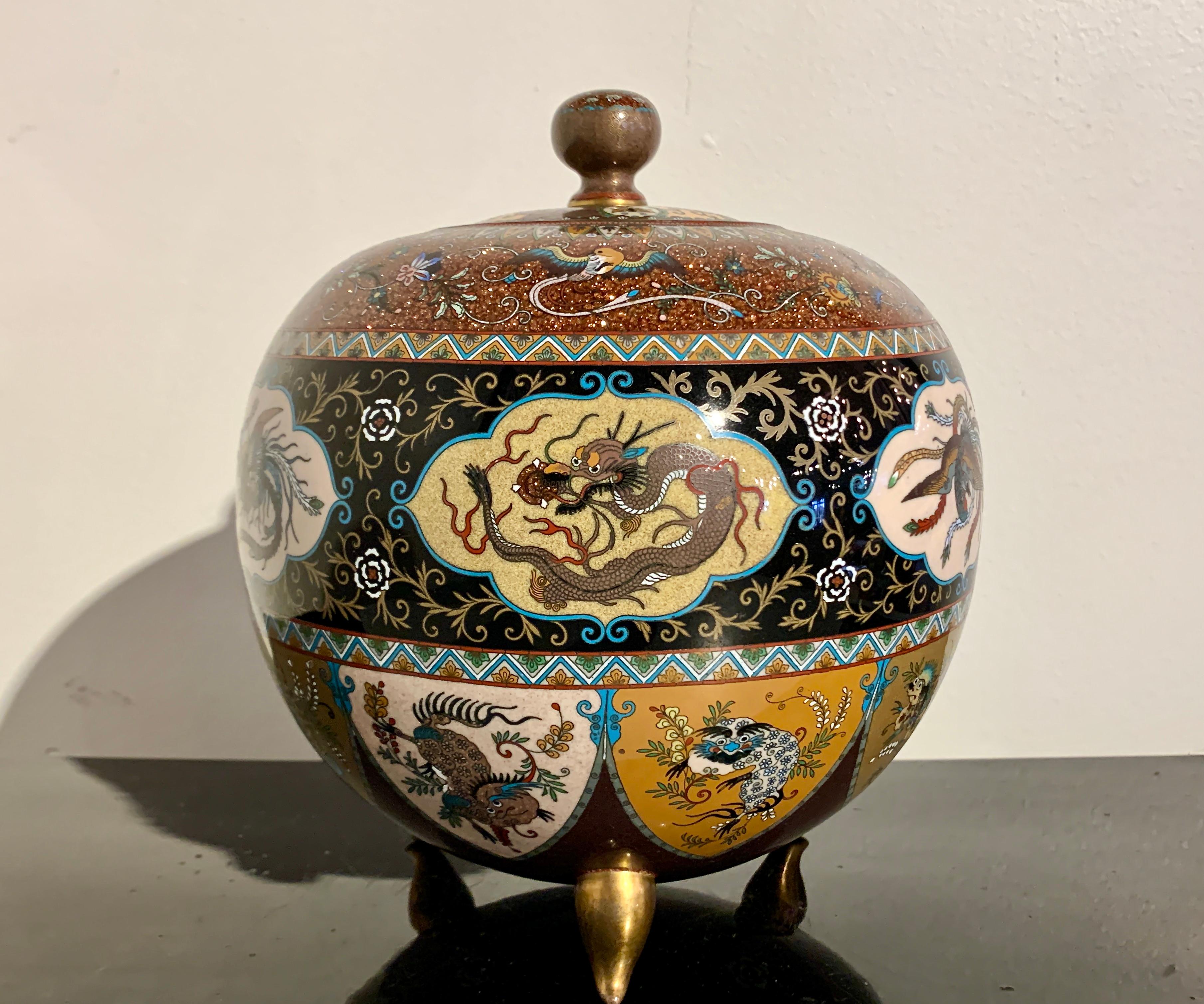 Cloissoné Large Japanese Chakinseki Cloisonne Covered Jar, Meiji Period, circa 1900, Japan