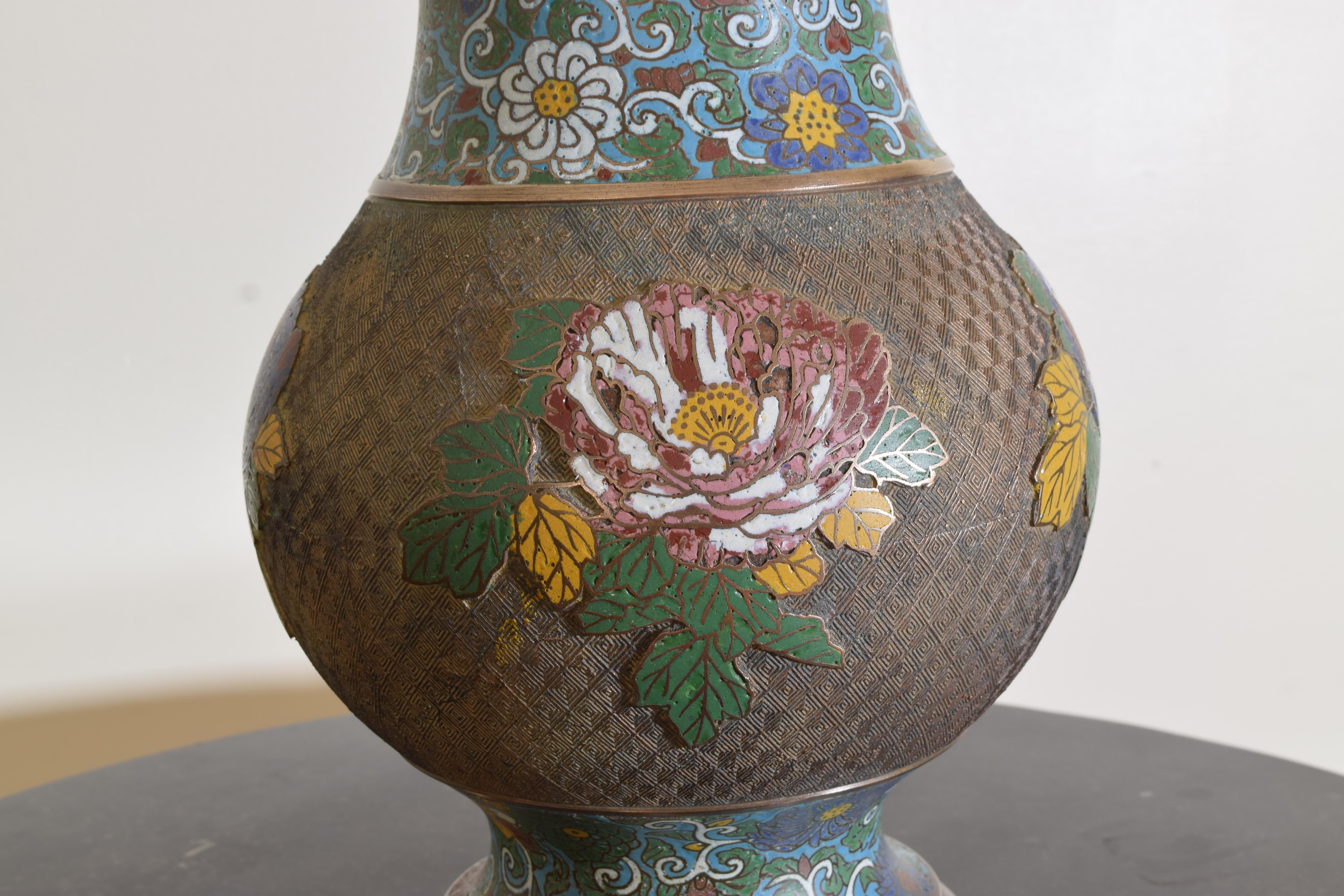 Large Japanese Cloisonné Enamel and Bronze Table Lamp, Early 20th Century 4