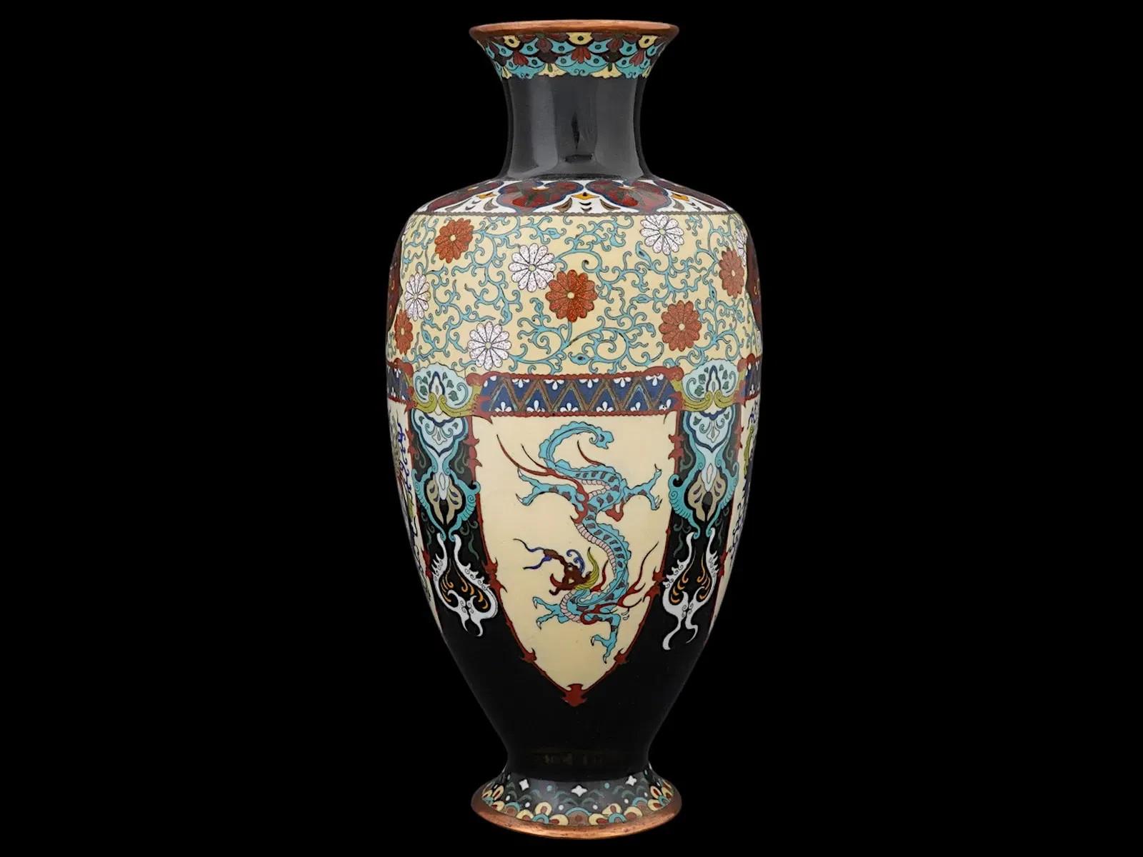Giapponese Large Japanese Cloisonne Enamel Dragon Vase in vendita