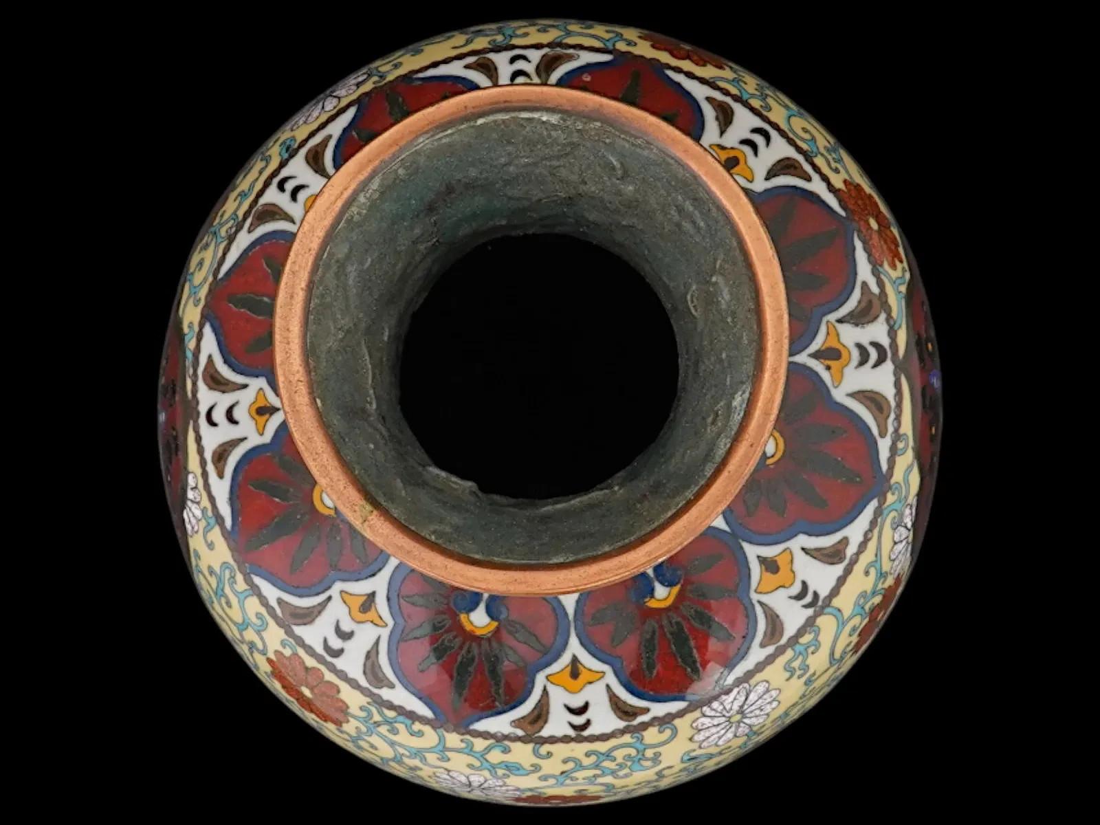 Cloisonné Large Japanese Cloisonne Enamel Dragon Vase in vendita