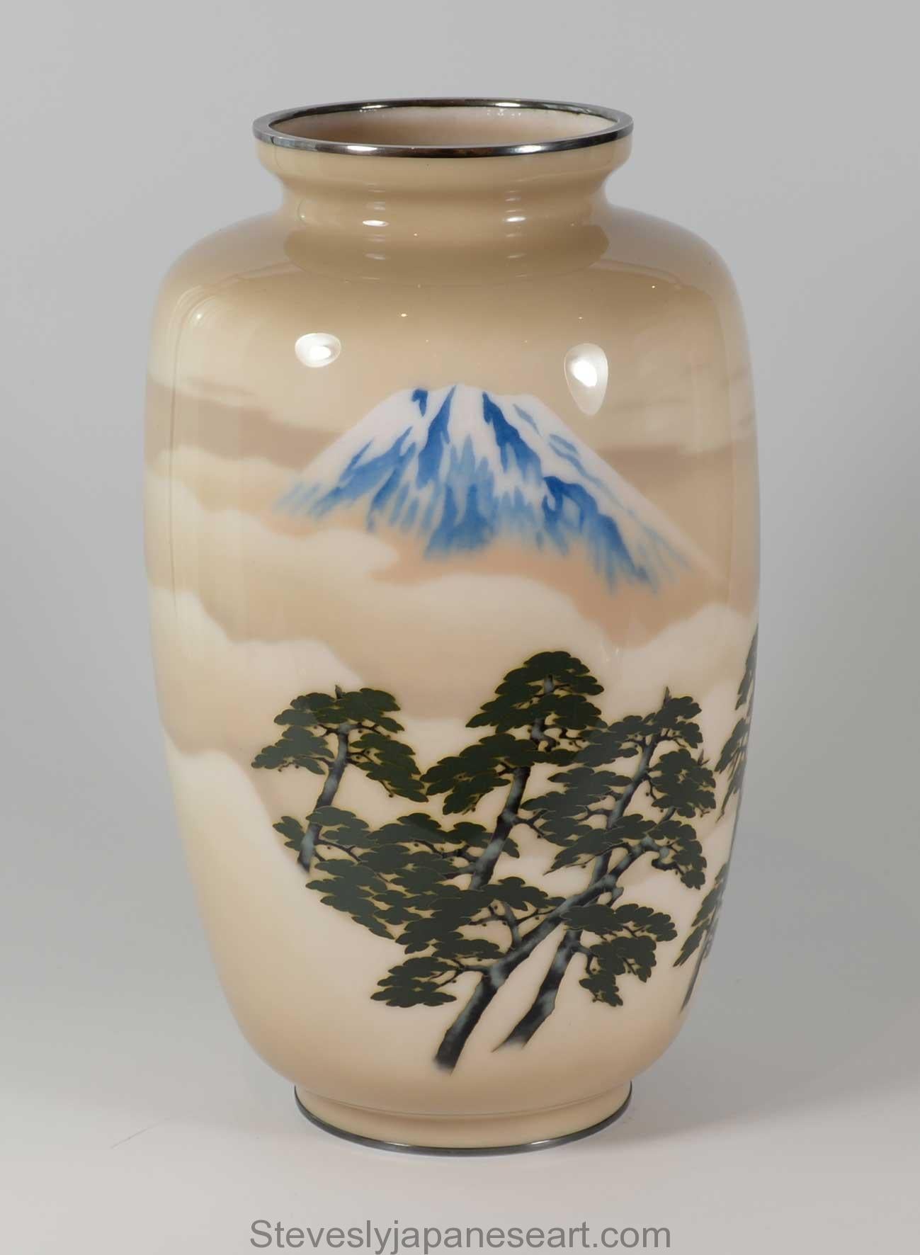 As part of our Japanese works of art collection we are delighted to offer this large Taisho period 1912-1926 , circa 1920’s , Cloisonné vase by the Ando Jubei company , this large scale high quality vase depicts a mountainous scene , a striking snow