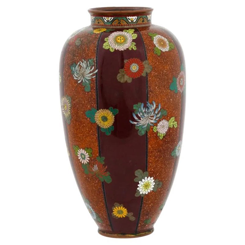 Grand vase japonais à rayures cloisonnées avec chrysanthèmes Namikawa Yasuyuki Meiji en vente
