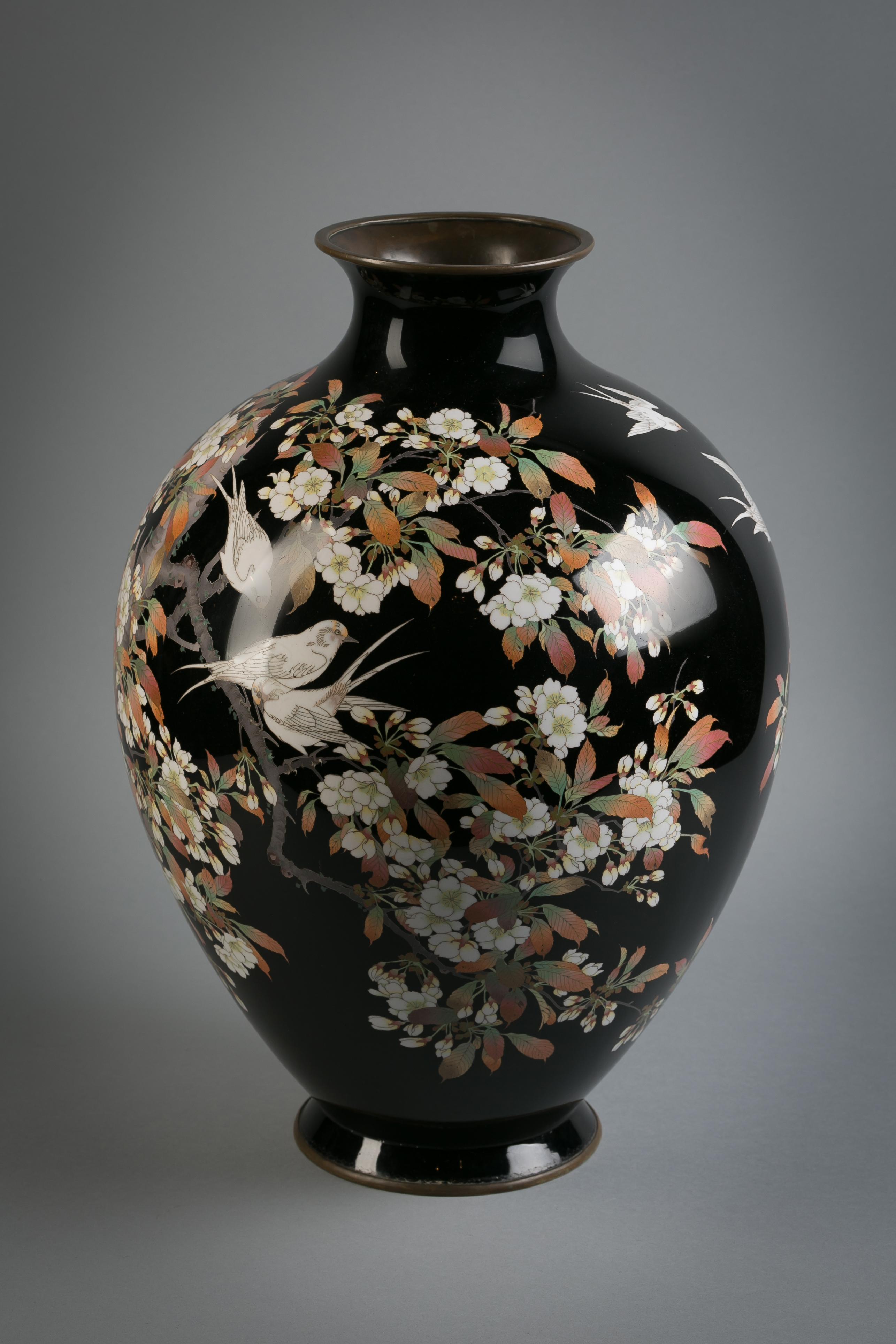 Große japanische Cloisonné-Vase:: um 1900.