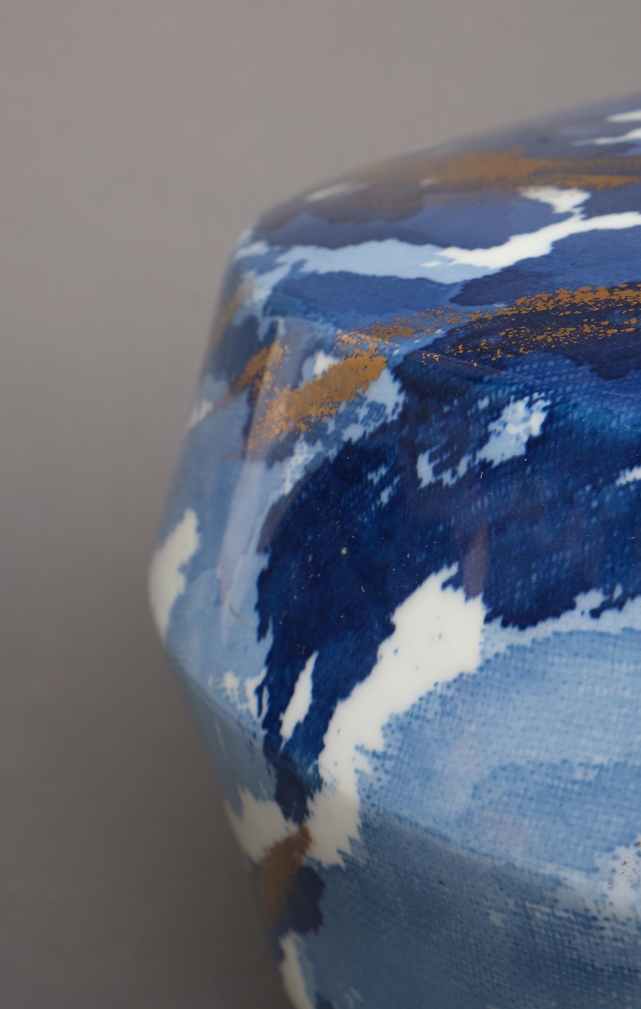 Hand-Crafted Large Japanese Contemporary Porcelain Vase with a Blue & Gold Swirl Design For Sale