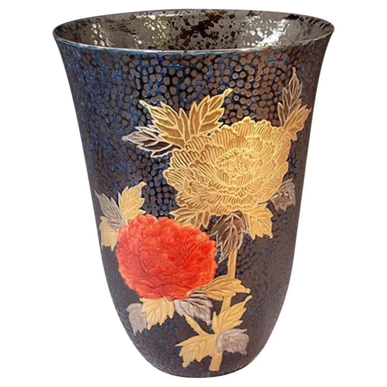 Exquisite large Japanese contemporary porcelain vase, hand painted in vivid red and gold on a beautifully shaped dimpled porcelain body in black, a stunning signed piece by widely respected master porcelain artist in Imari-Arita tradition and