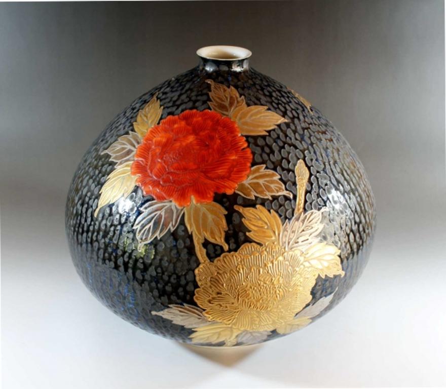 Hand-Painted Large Red Black Gilded Porcelain Vase by Japanese Contemporary Master Artist