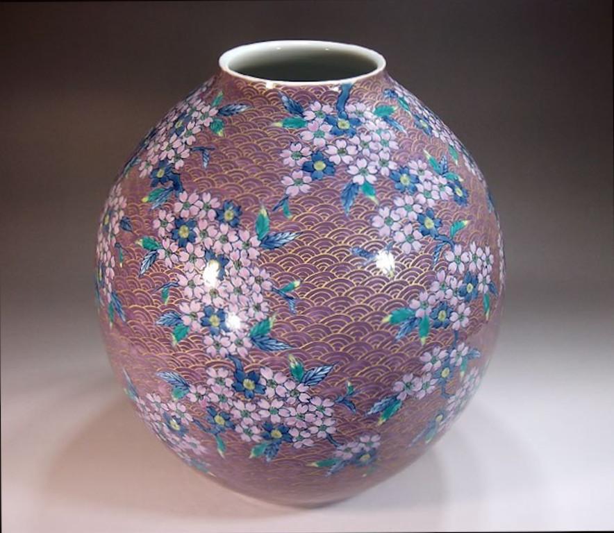 Japanische Porzellanvase aus Rot-Schwarz-Platin von Meisterkünstlermeister, 2 (Meiji-Periode) im Angebot