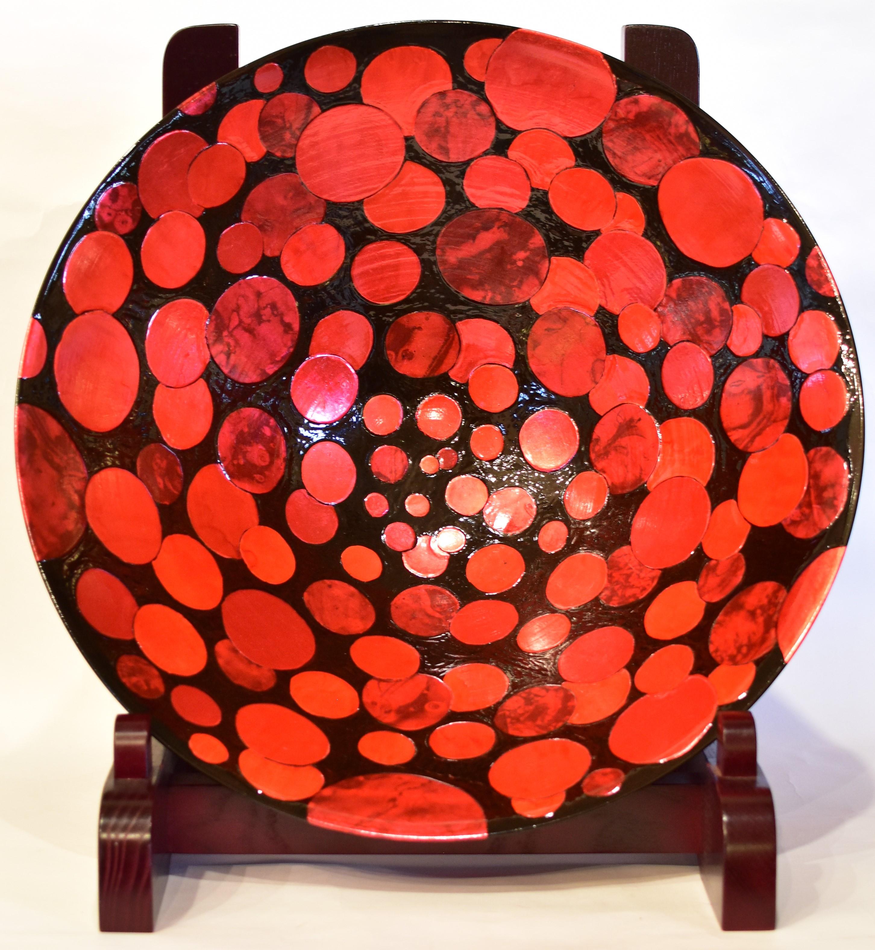 Peint à la main Vase contemporain japonais en porcelaine rouge et noire, réalisé par un maître artiste en vente