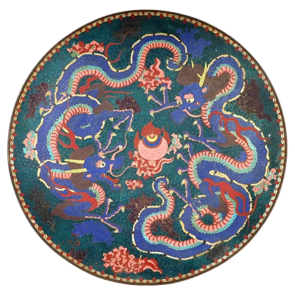 Plato grande de esmalte cloisonné con diseño de dragón japonés