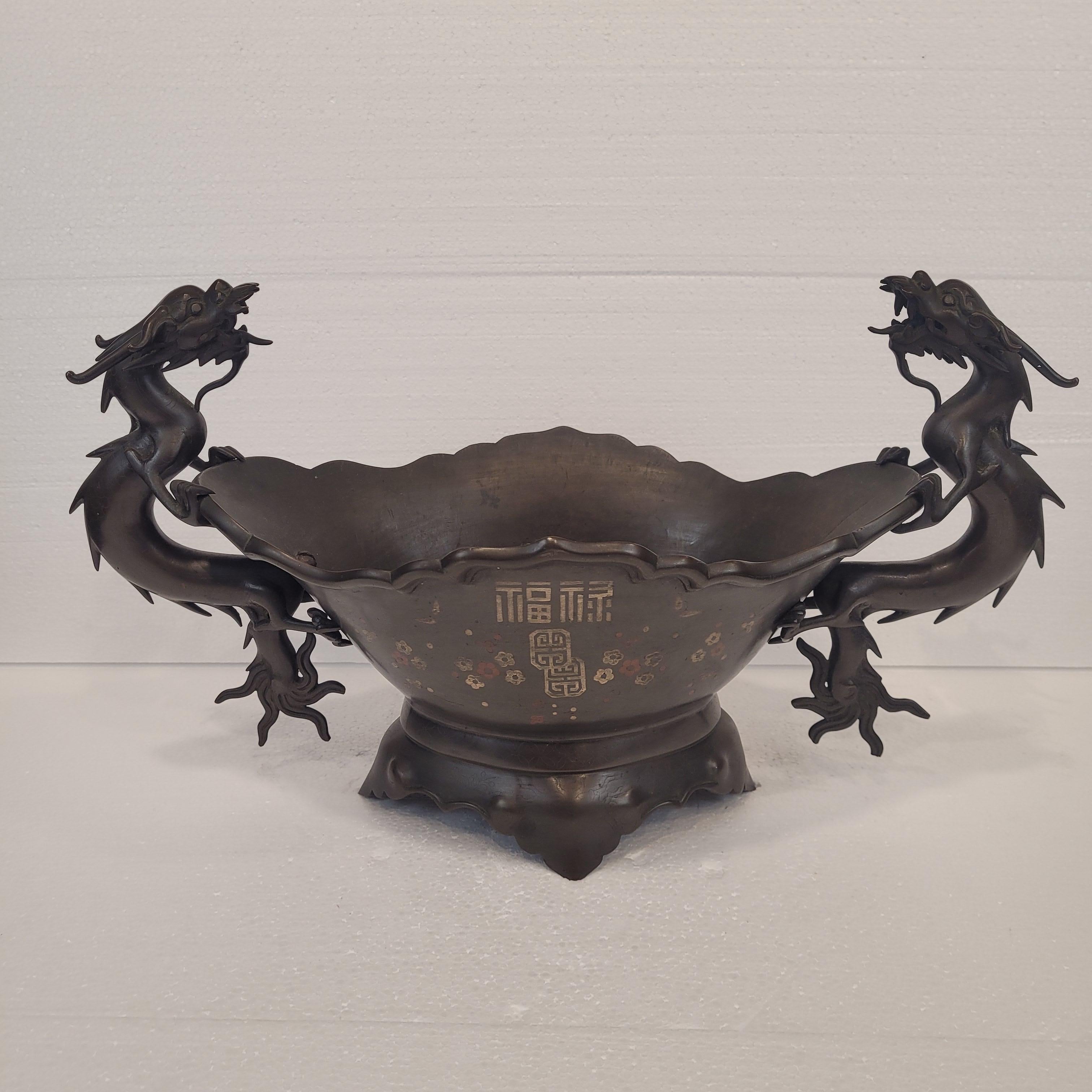 Large Japanese Dragons  centerpiece, in bronze, flat shakudo silver inlays 5