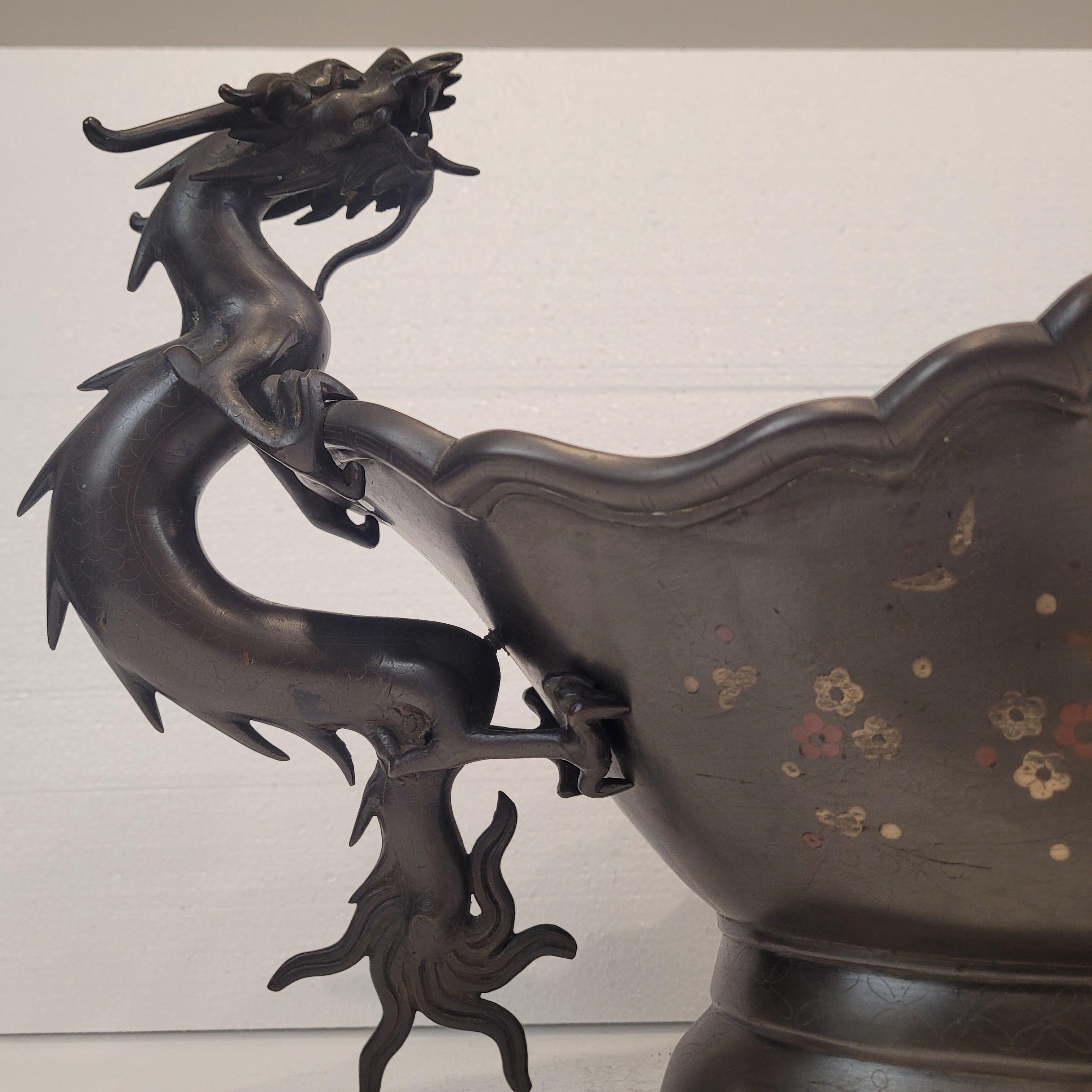 Large Japanese Dragons  centerpiece, in bronze, flat shakudo silver inlays 9