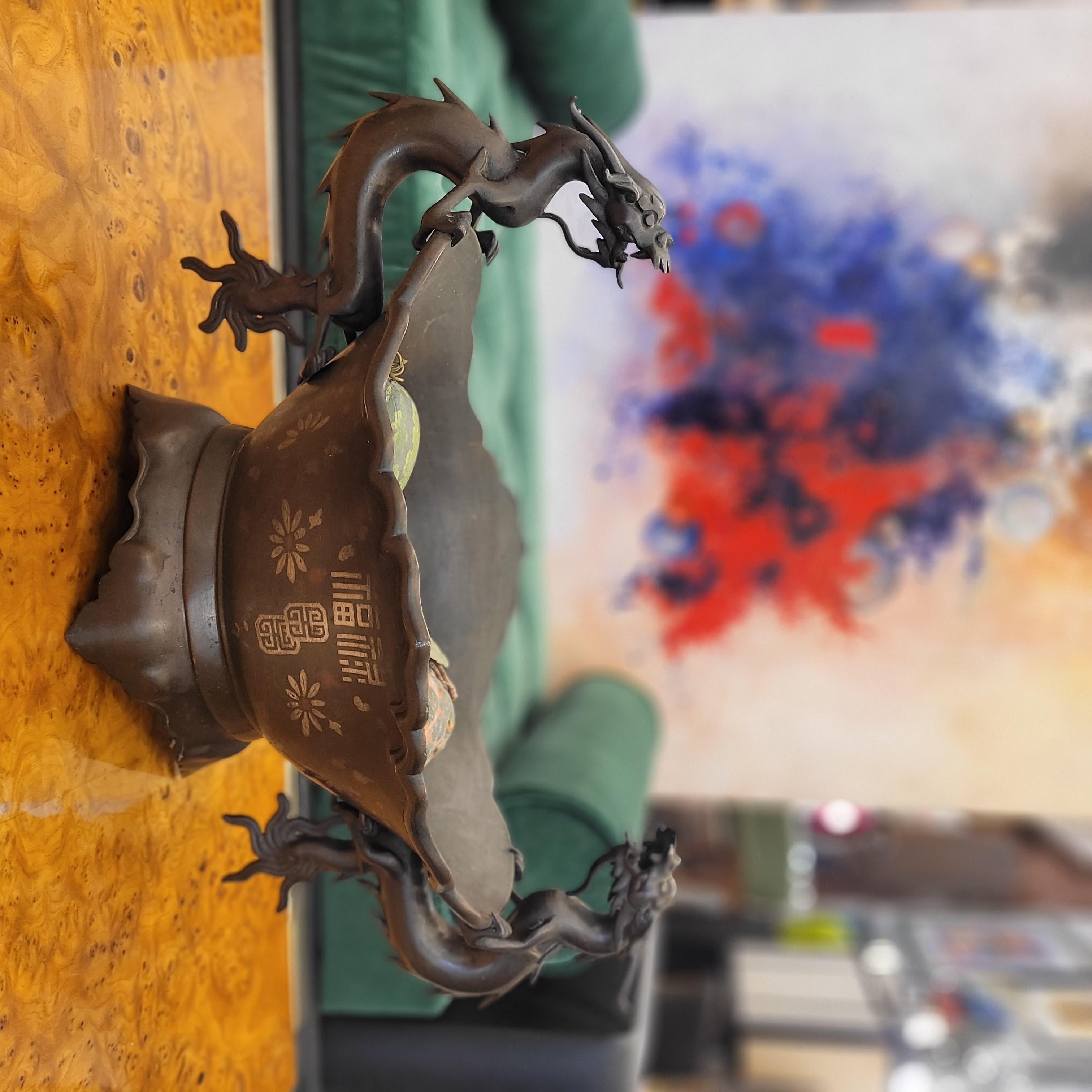 Large Japanese Dragons  centerpiece, in bronze, flat shakudo silver inlays 13