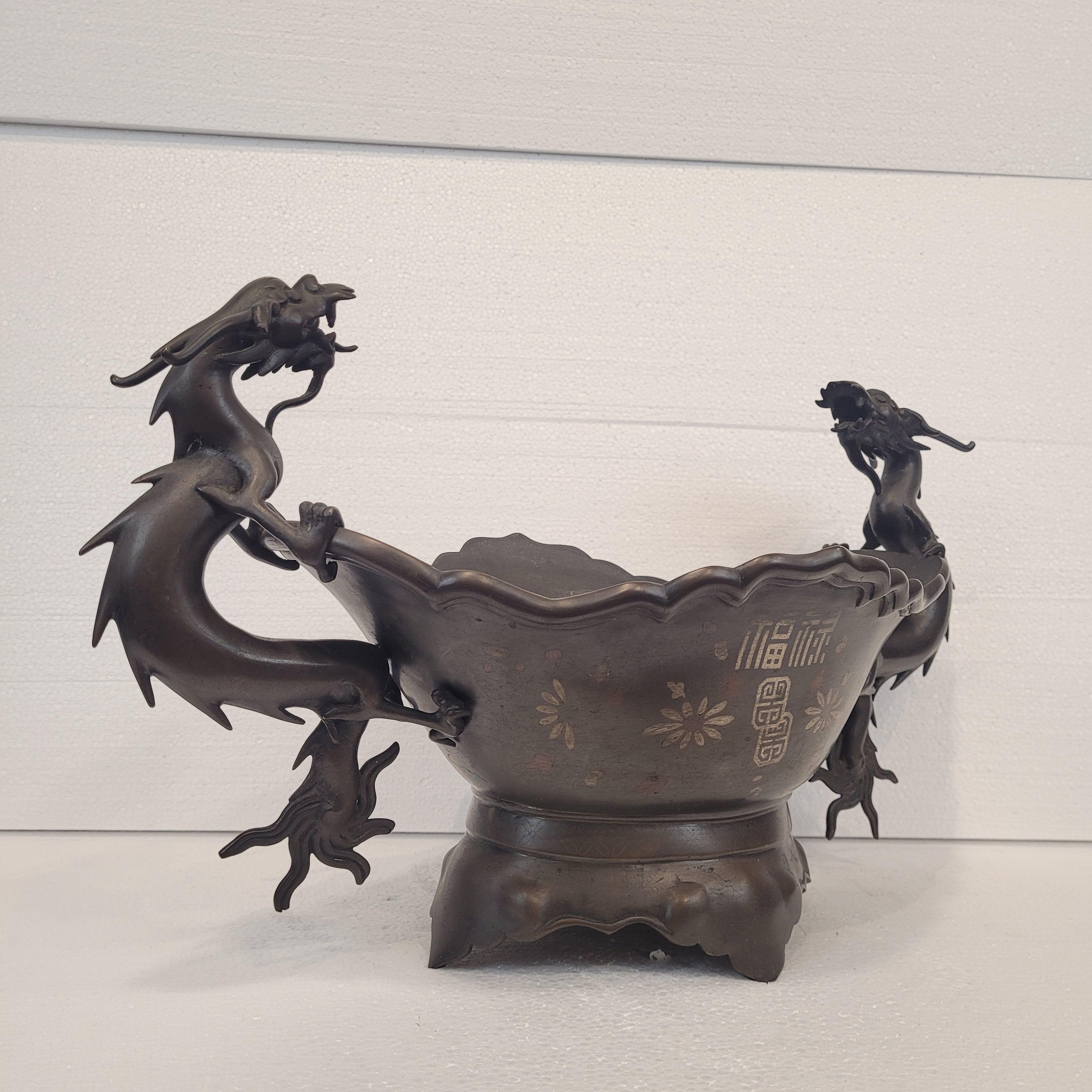 Large Japanese Dragons  centerpiece, in bronze, flat shakudo silver inlays 1