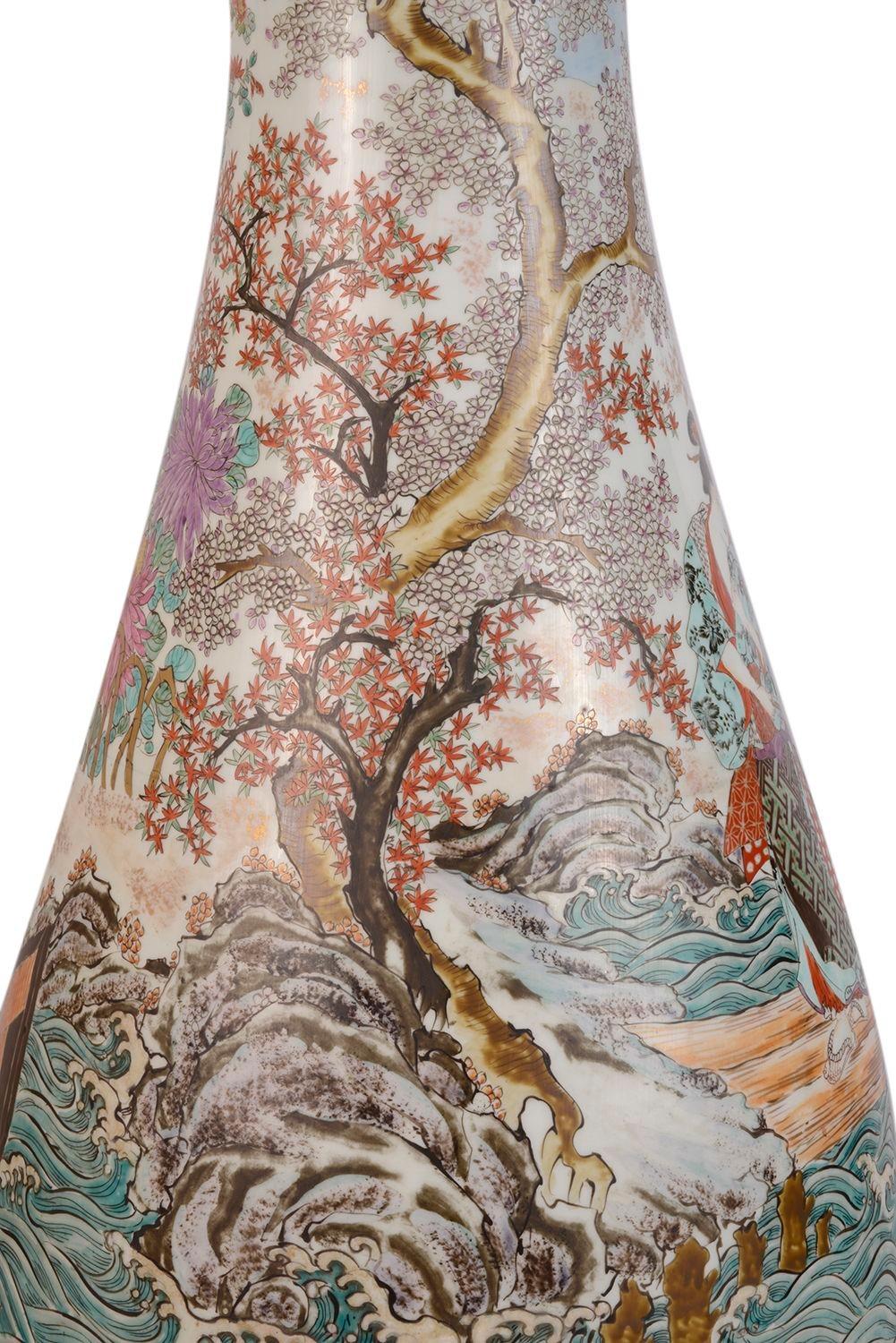 Large Japanese flare neck Kutani Vase, circa 1890 In Good Condition For Sale In Brighton, Sussex