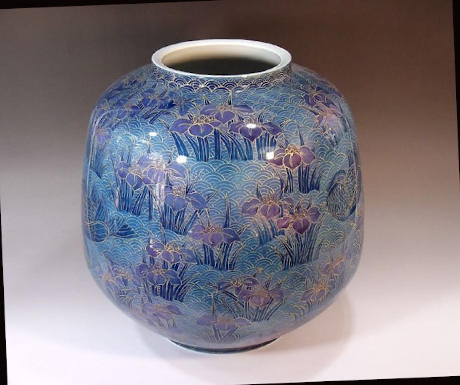 Exceptional Japanese contemporary decorative vase, intricately gilded and hand-painted in blue and purple on a beautifully shaped porcelain body with generous gold details, a signed masterpiece by highly acclaimed master porcelain artist. In 2016,