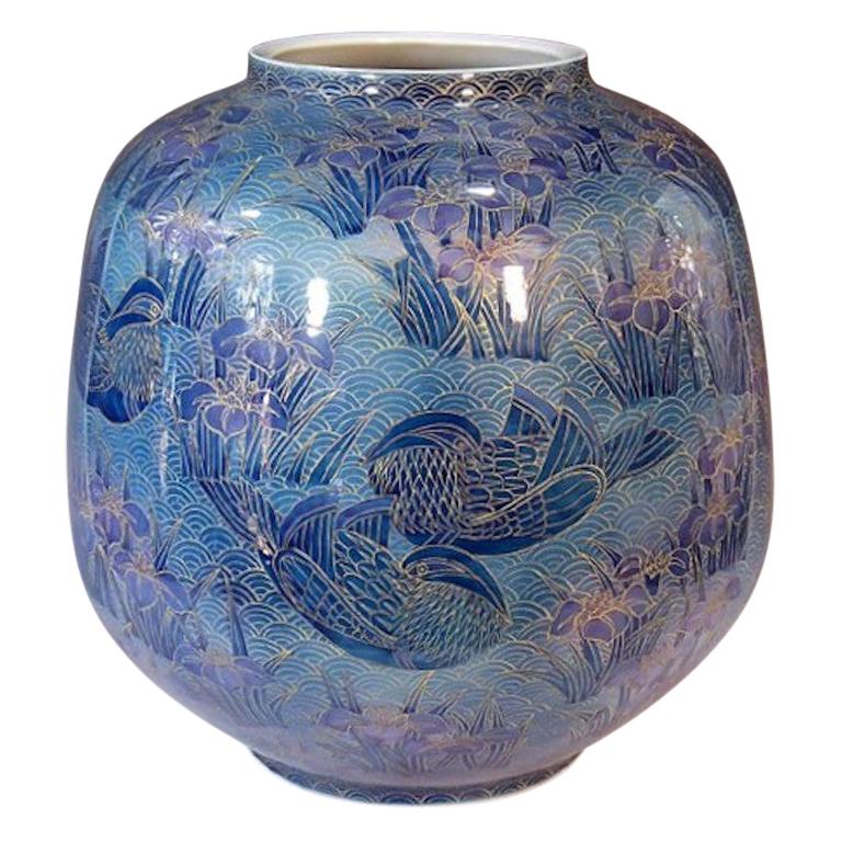 Vase japonais en porcelaine bleu, violet et or par un maître artiste, 6