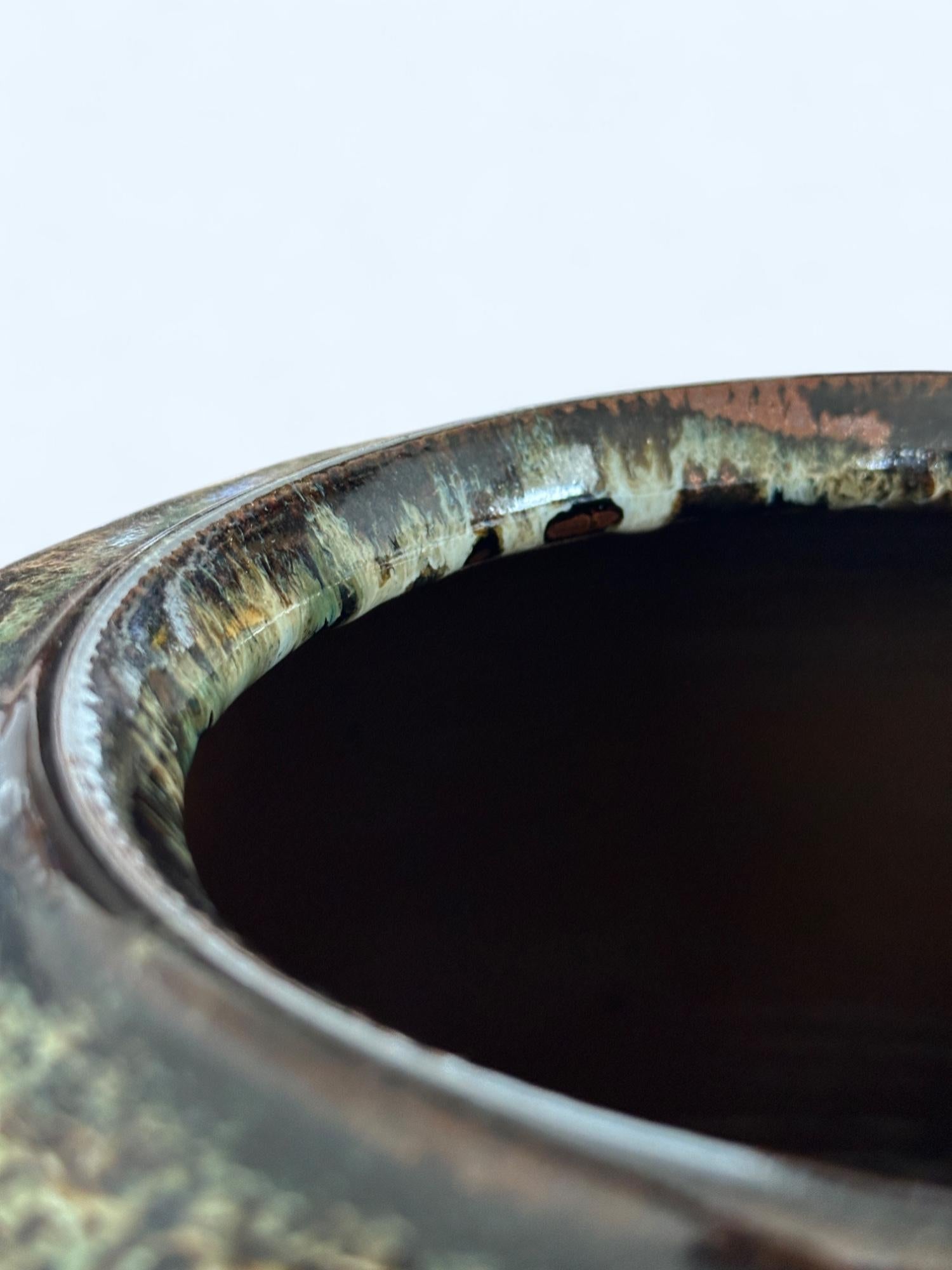 20ième siècle Grand vase japonais en céramique émaillée signé 