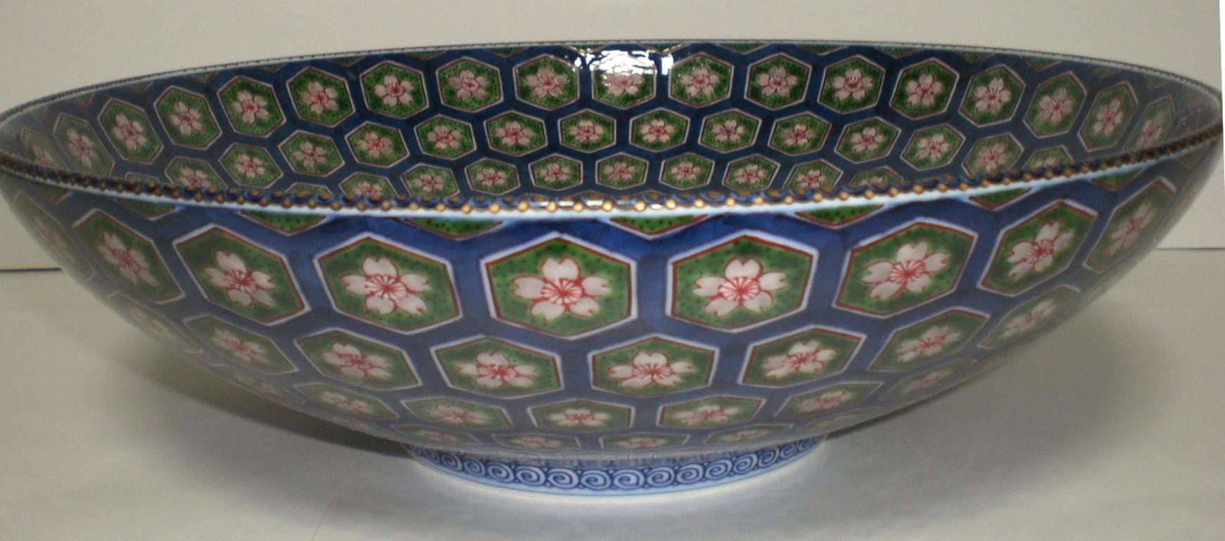 Large Japanese Green Blue Porcelain Centerpiece by Master Artist, 1931-2009 In Excellent Condition In Takarazuka, JP