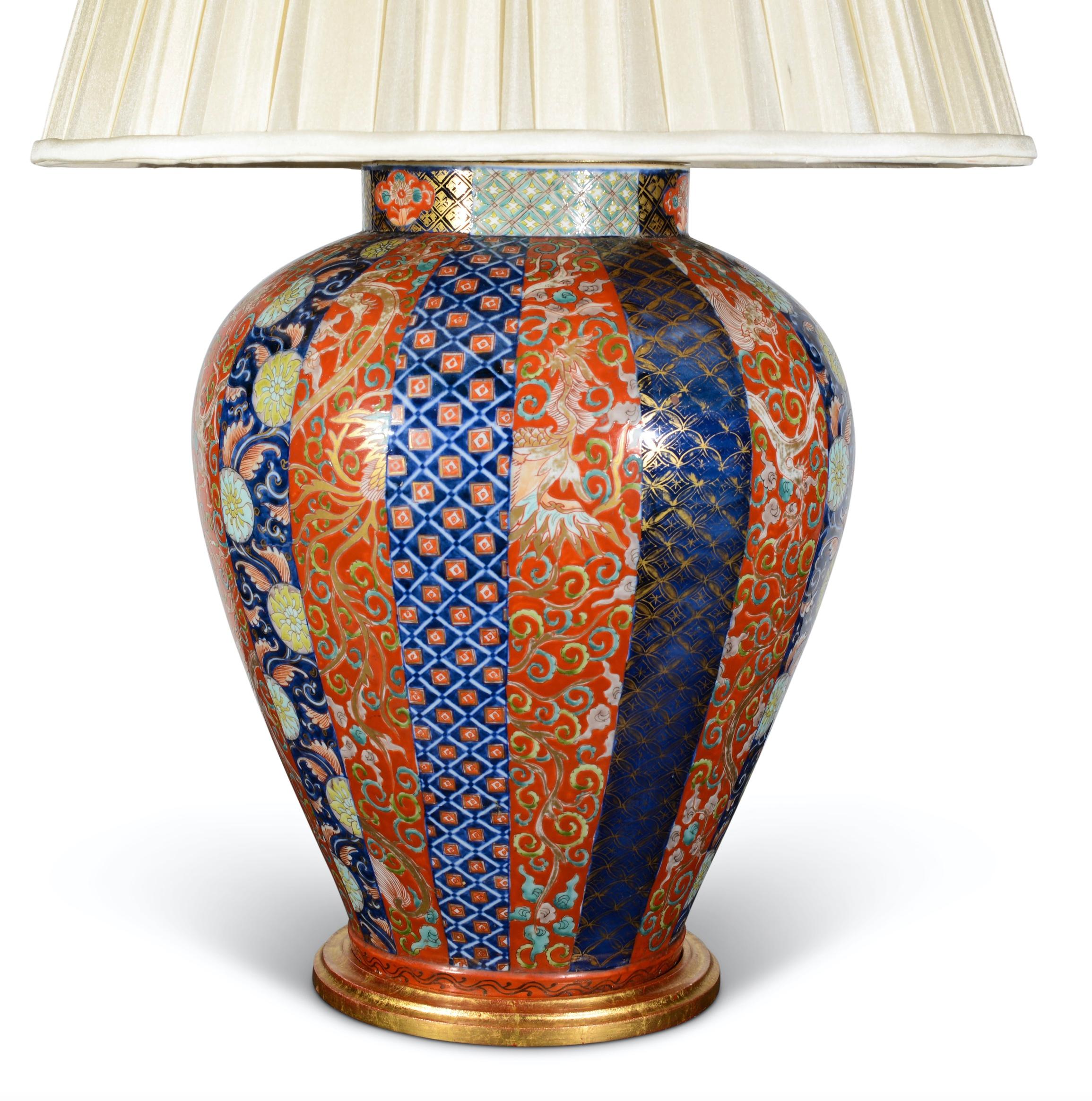Große japanische Imari-Tischlampe aus dem 19. Jahrhundert (Japanisch) im Angebot
