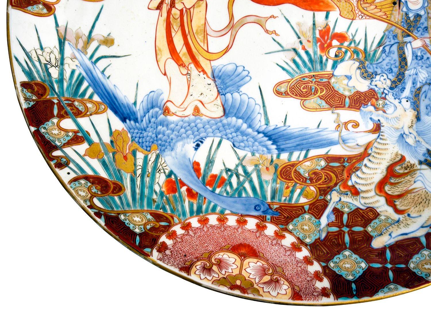 Großer japanischer Imari- chareger aus dem 19. Jahrhundert, Durchmesser 56 cm. (Handbemalt) im Angebot