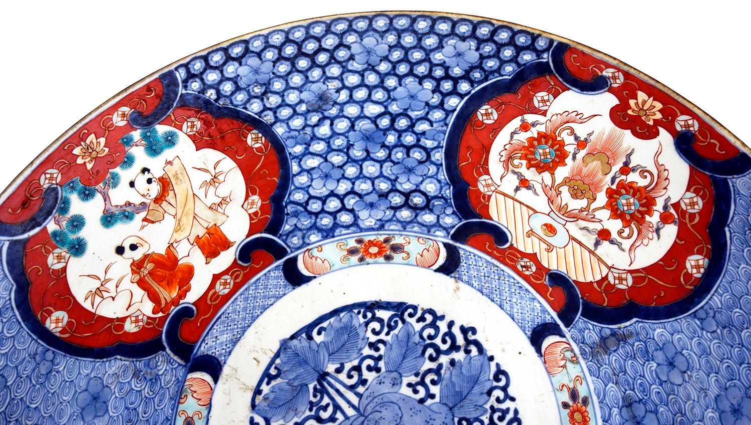 Grande assiette de présentation japonaise Imari, C19e, 58 cm de diamètre Bon état - En vente à Brighton, Sussex