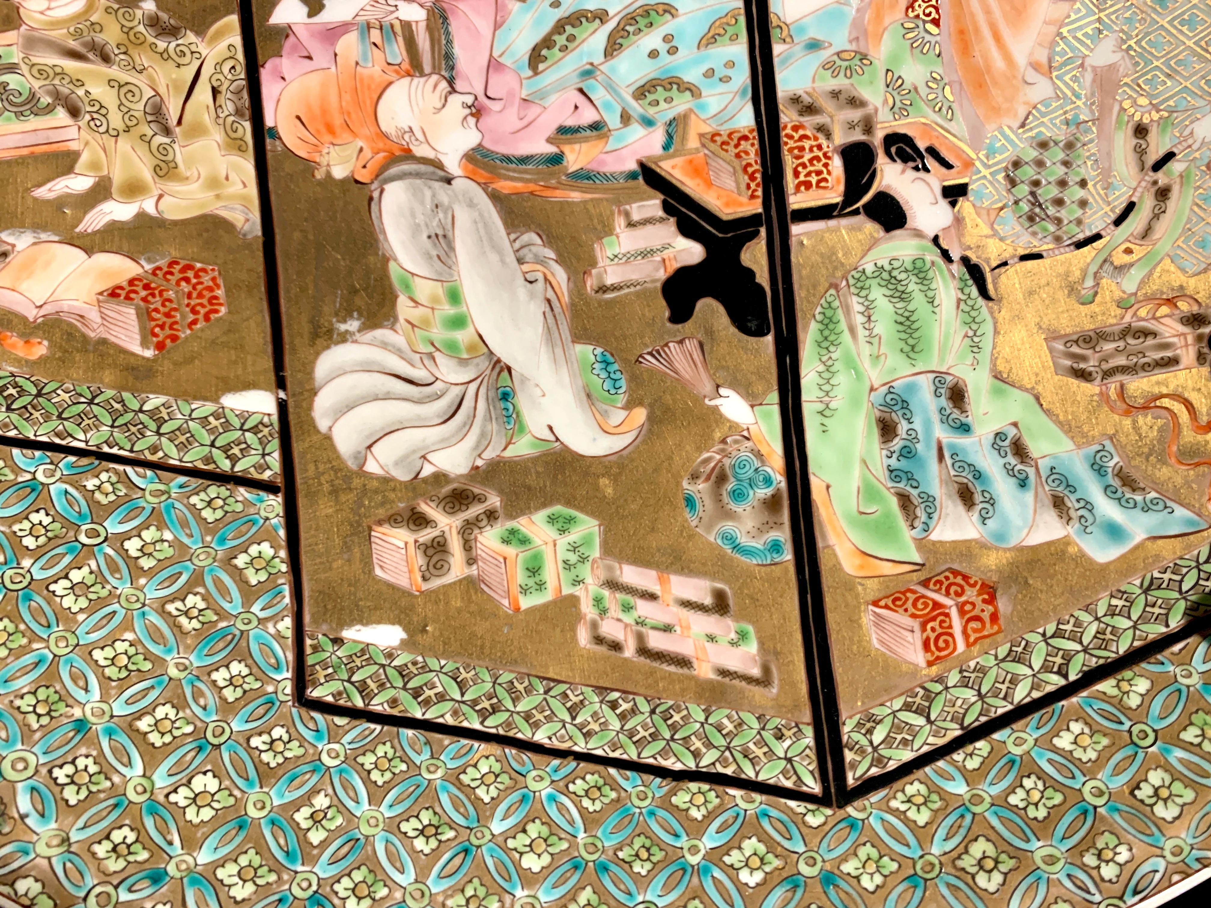 Großes japanisches vergoldetes Imari-Wandgeschirr, Die sechs unsterblichen Dichter, Meiji-Zeit, Japan im Zustand „Gut“ im Angebot in Austin, TX